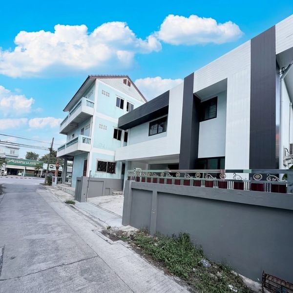 🏡 ให้เช่า Home Office 2 ชั้น สไตล์โมเดิร์น ใกล้ทางด่วน กาญจณาฯ เพียง 1 กม.  📍 ซอยสะแกงาม พระราม 2 ใกล้ปั๊ม ปตท. เข้าซอยเพียง 50 เมตร