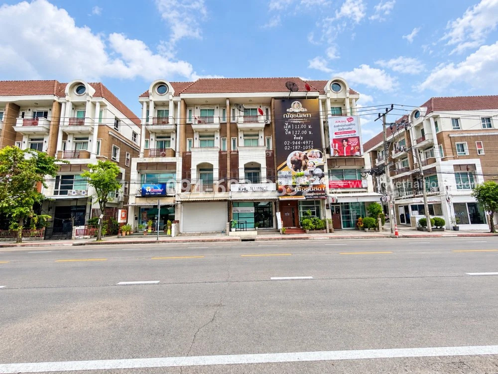 ขายโฮมออฟฟิศ 4 ชั้น ติดถนนใหญ่รามอินทรา 40 หมู่บ้านพรีเมี่ยมเพลส 5 เอกมัย-รามอินทรา พื้นที่ 22.5 ตรว. ขายขาดทุน! เพื่อปิดธนาคาร "ทำเลทอง" พร้อมอยู่ ทำออฟฟิศได้ทันที! ขายพร้อมผู้เช่า เพียง 13.5 ล้านบาทเท่านั้น! – รูปที่ 2