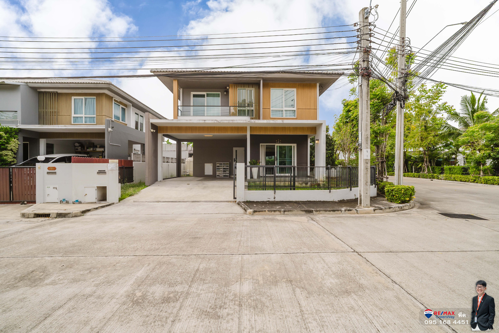 Single house for sale in Thung Khru  Pruklada Pracha Uthit 90 (corner) next to Village Hub