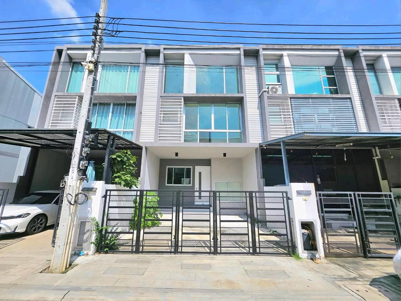 🏡 ขายทาวน์โฮมสไตล์ Modern หมู่บ้าร Nova Luxx ประชาอุทิศ 131 / สุขสวัสดิ์ 76 รีโนเวท พร้อมอยู่ 🏡 ขายทาวน์โฮมสไตล์ Modern หมู่บ้าร Nova Luxx ประชาอุทิศ 131 / สุขสวัสดิ์ 76 รีโนเวท พร้อมอยู่