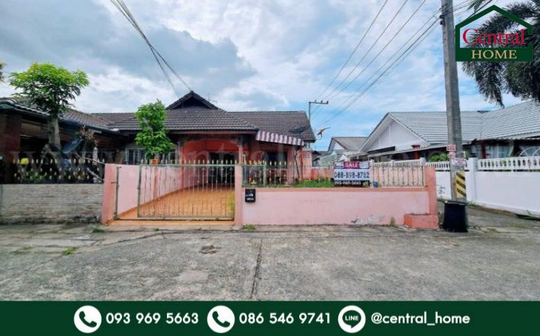 Semi-detached house (single house area) Rawiporn Place, behind Noen Phlap Wan, good location for living. Or buy and invest in renovations at very cheap prices.