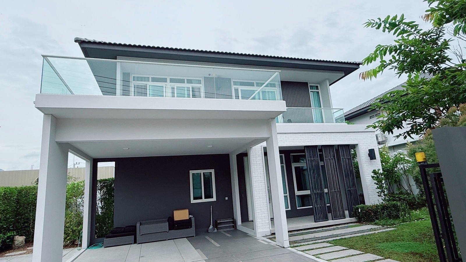 House for rent in the luxury project Manthana Serene Lake, Chiang Mai, near the lake, 4 bedrooms, 70,000 baht.