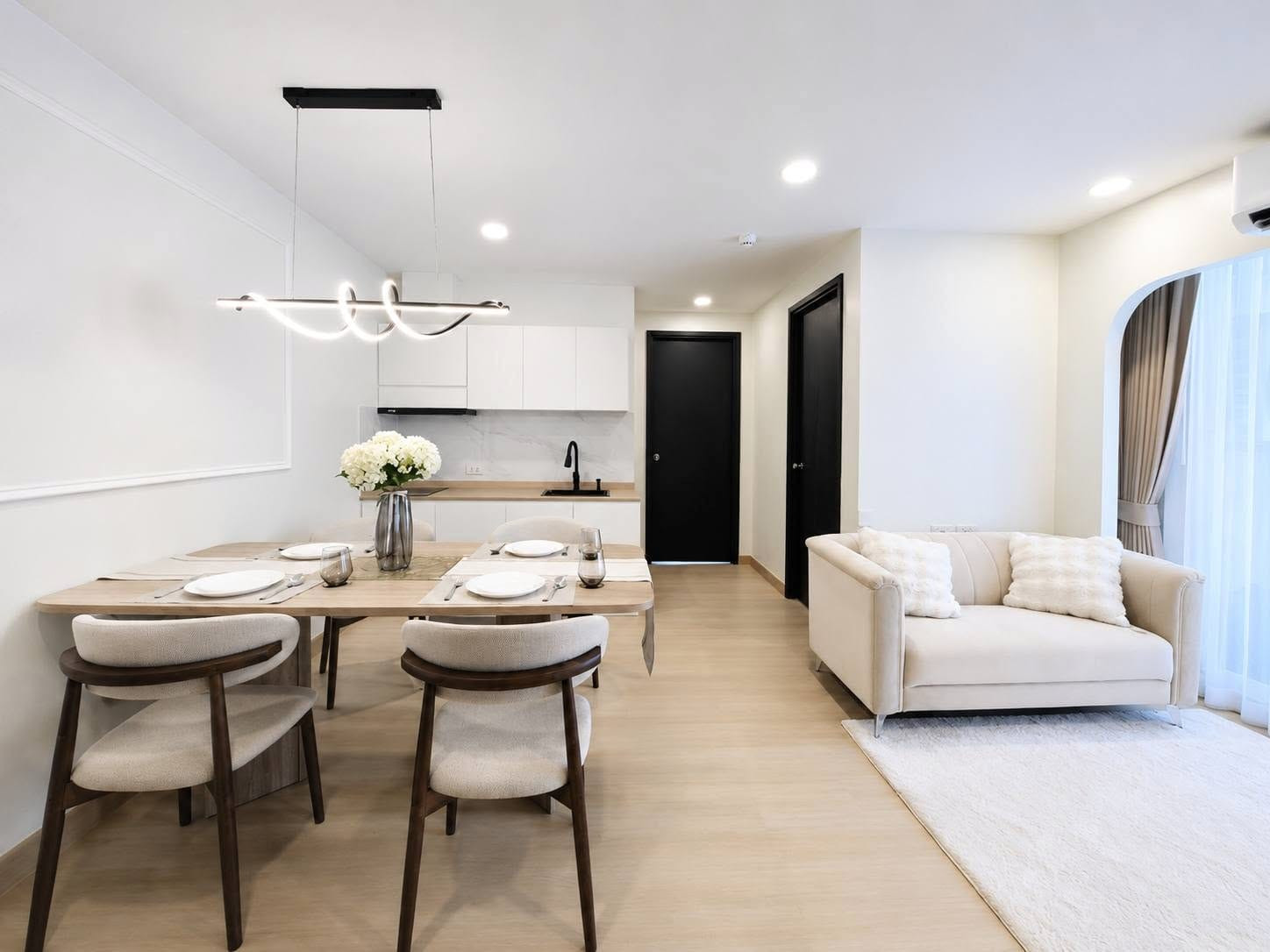 Condo for sale, Cool House Ratchada 12, corner room, 8th floor, near MRT Huai Khwang 300 m., free transfer fee.