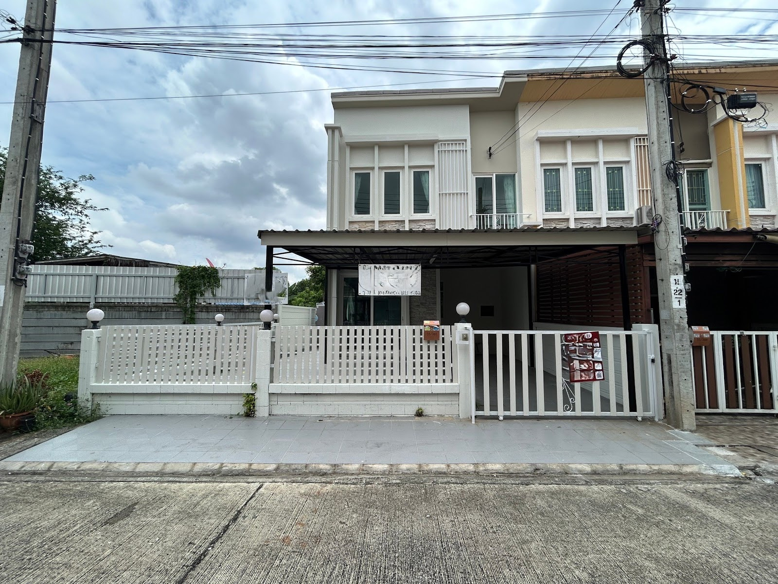 Townhome for sale, Golden Avenue Chaengwattana-Tiwanon, 4 bedrooms.