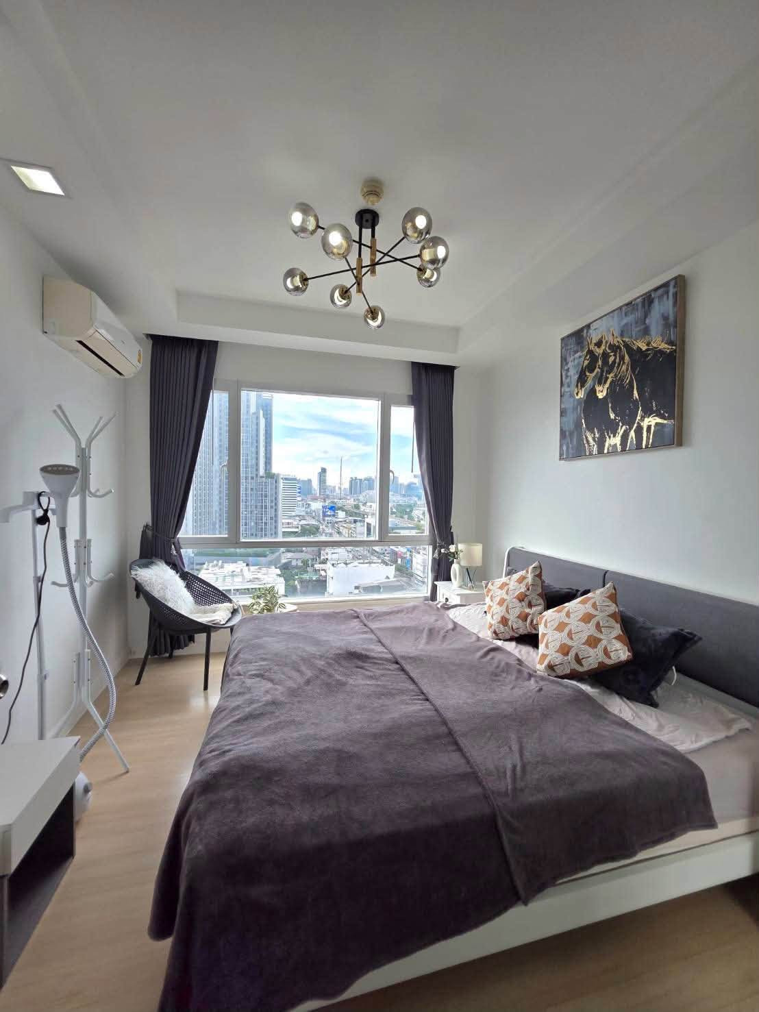  Thru Thonglor Condo 1 ห้องนอน พร้อมอยู่! วิวสวย ชั้นสูง เฟอร์ครบ ฟรี Wi-Fi!