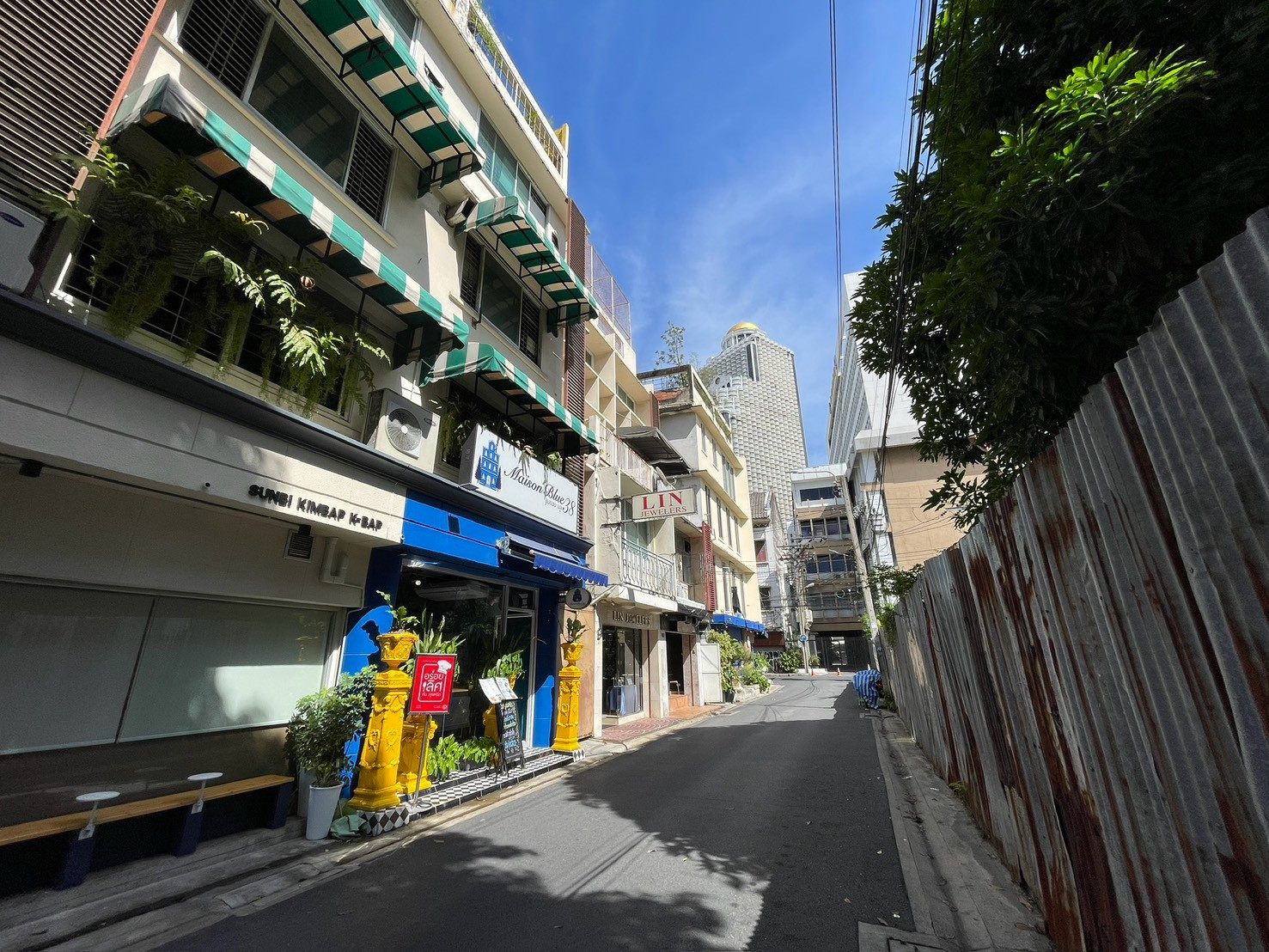 Commercial building for rent, Charoen Krung Soi 38, Bang Rak | 4 floors + Rooftop | near Mandarin Oriental Bangkok | Suitable for restaurants – cafes – travel businesses.