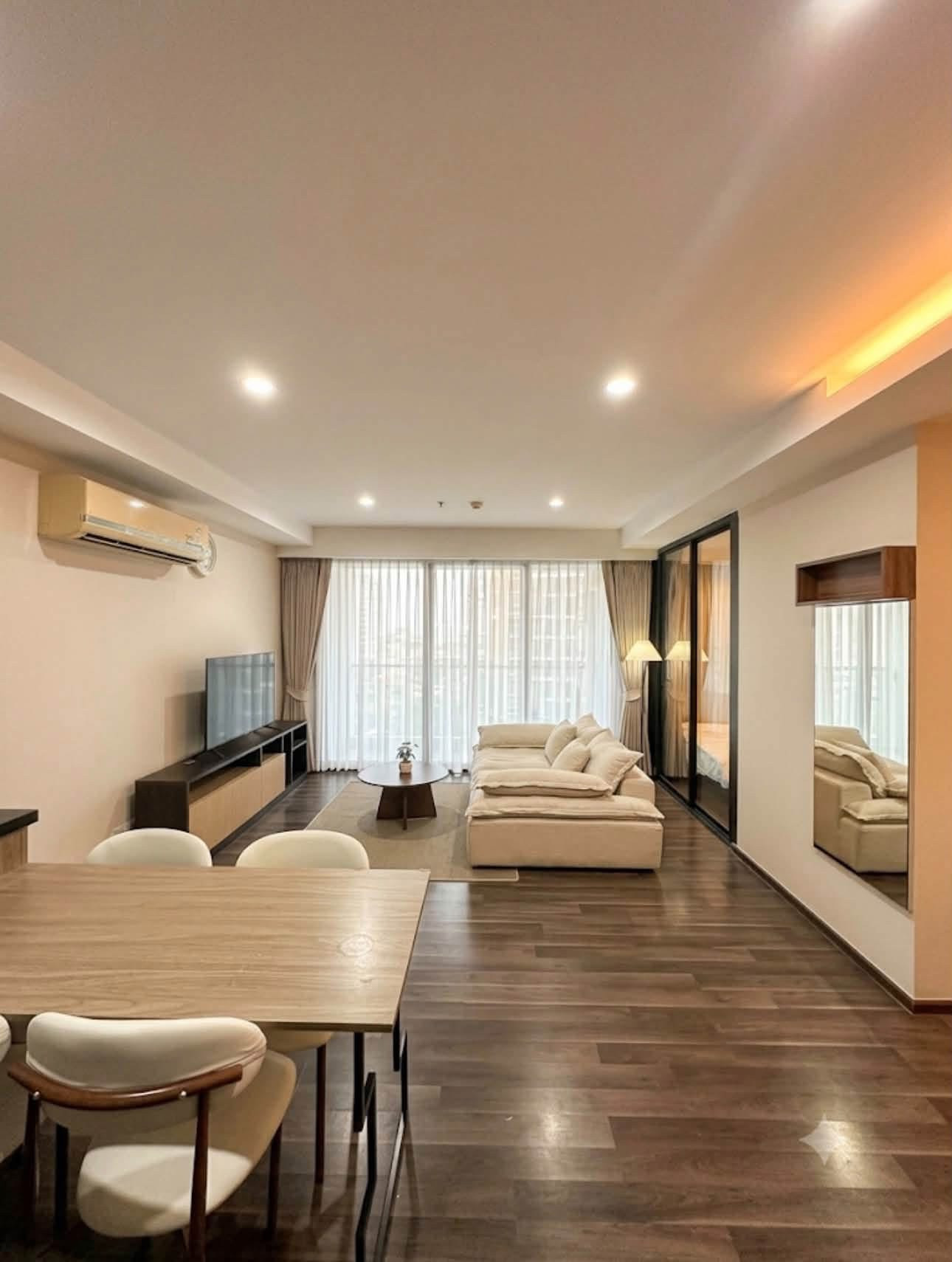 Condo for rent, large room, The Gallery Bearing, 2 bedrooms, walk to BTS Bearing. Condo for rent, large room, The Gallery Bearing, 2 bedrooms, walk to BTS Bearing.