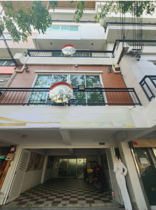 For rent, Home Office, Lat Phrao 71, Soi Nakniwat 9.