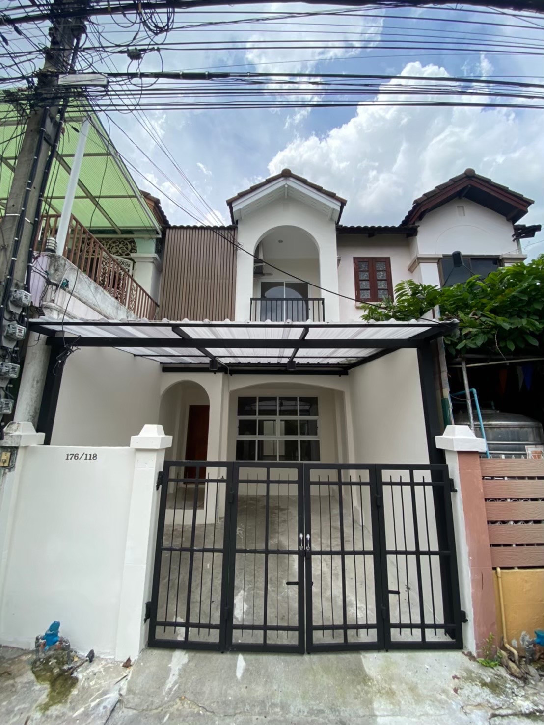 Townhouse for sale, 2 floors, 16 sq m, Rattanawalai Village (Soi Soi Soi Sang Quiet), near Don Mueang Airport and the Red Line.