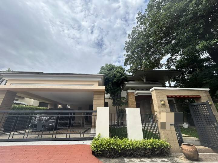 For rent, large 2-story detached house, area 100 square meters, Phatthanakan Road 54, air conditioned, fully furnished, 4 bedrooms, 5 bathrooms, 1 maids room, monthly rental price 100,000 baht/month. For rent, large 2-story detached house, area 100 square meters, Phatthanakan Road 54, air conditioned, fully furnished, 4 bedrooms, 5 bathrooms, 1 maids room, monthly rental price 100,000 baht/month.