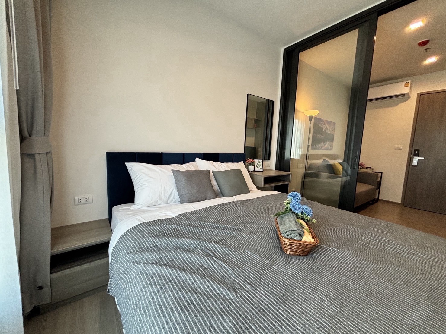 Condo for rent, The Base Phetchaburi-Thonglor, 29th floor, near Thonglor, 400 m., price 14,500 baht/month. Condo for rent, The Base Phetchaburi-Thonglor, 29th floor, near Thonglor, 400 m., price 14,500 baht/month.