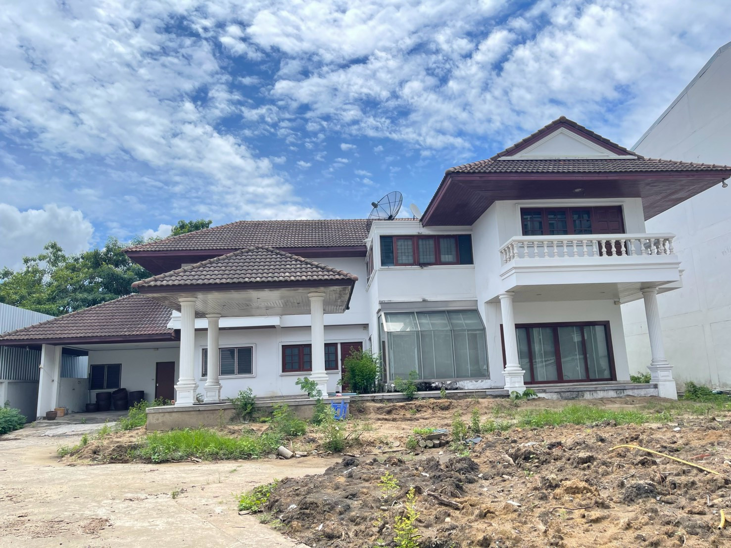 เช่าระยะยาว ที่ดิน 249 ตร.ว. พร้อมบ้าน 2 ชั้น ซ.ศรีนครินทร์ 42 ตรงข้ามซีคอนสแควร์ 60,000 บาท/เดือน – รูปที่ 2