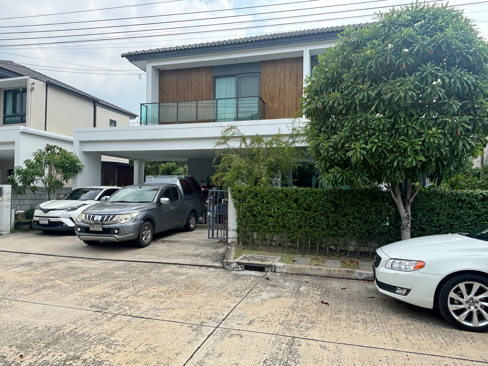 บ้านเดี่ยวกว้าง อยู่สบาย เนื้อที่เยอะ 63 ตรว ครอบครัวใหญ่เอาอยู่ สงบ ร่มรื่น เข้าทางพุทธบูชา 32 บ้านเดี่ยวกว้าง อยู่สบาย เนื้อที่เยอะ 63 ตรว ครอบครัวใหญ่เอาอยู่ สงบ ร่มรื่น เข้าทางพุทธบูชา 32