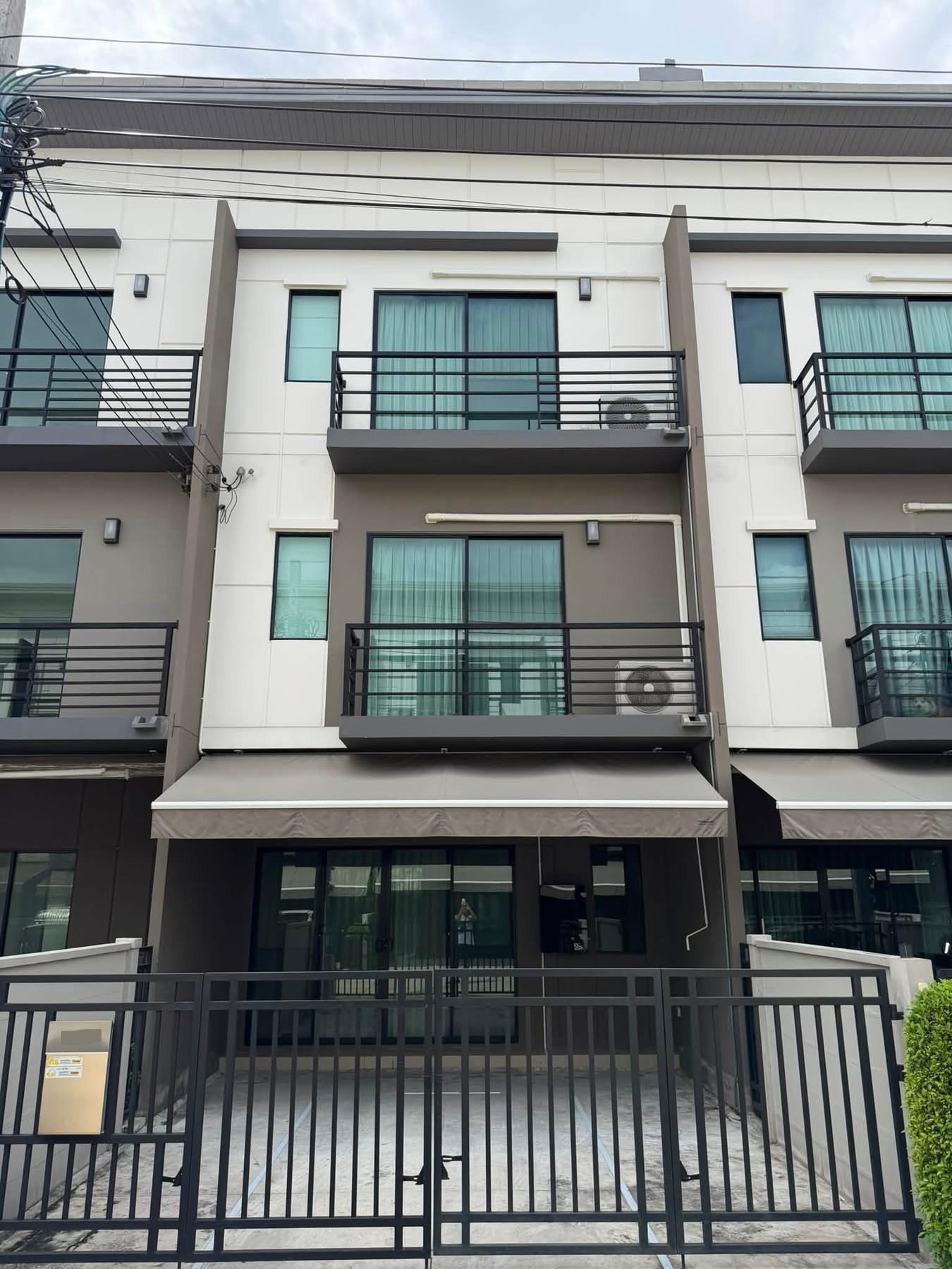 ให้เช่าทาวน์โฮม บ้านกลางเมือง พหลฯ–รามอินทรา เลี้ยงสัตว์ได้ ใกล้เซ็นทรัลรามอินทรา และ BTS สายหยุด