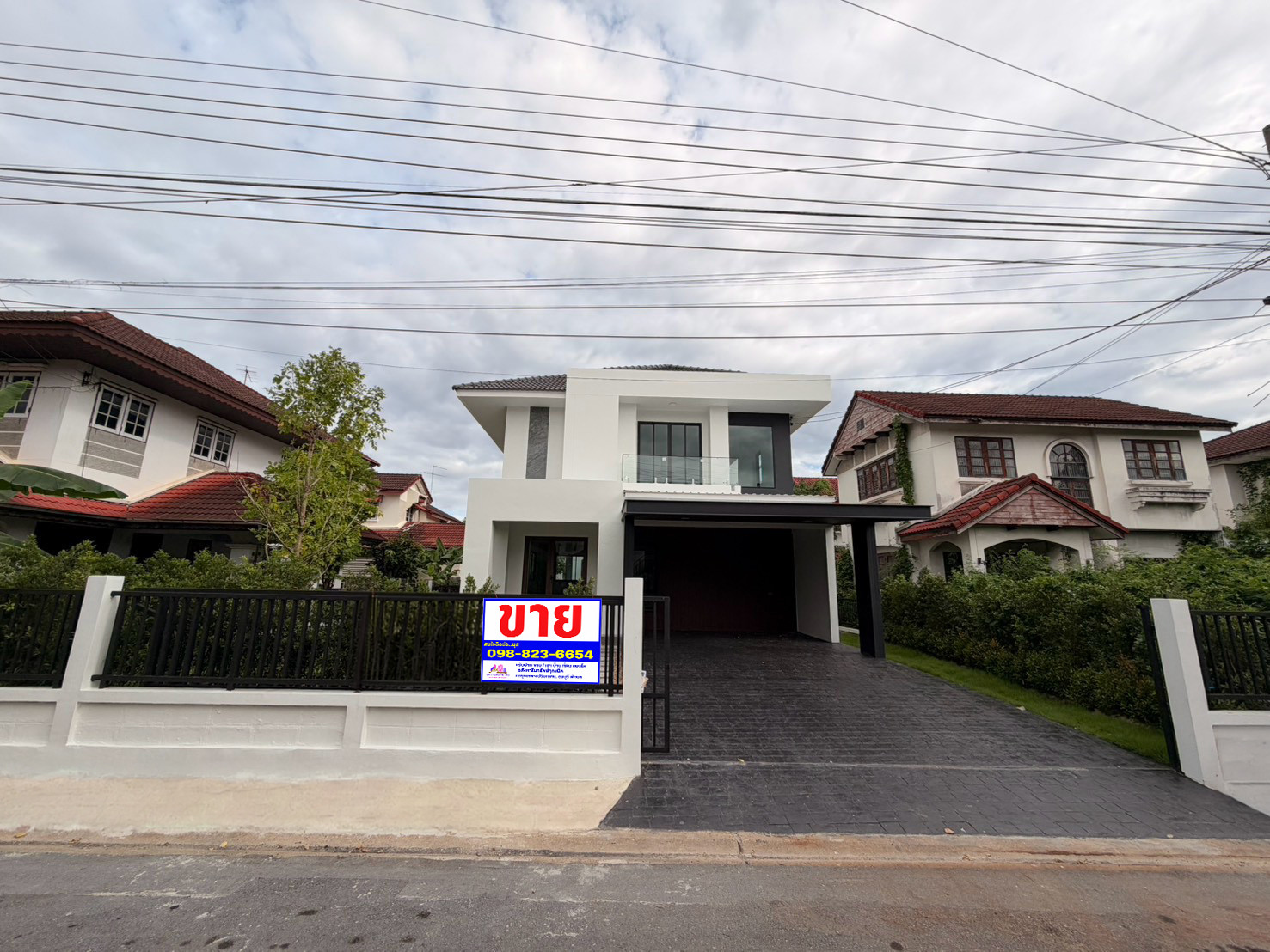 Chonlada Bang Bua Thong, reduced by hundreds of thousands, detached house with wide area. Good location, convenient travel Chonlada Bang Bua Thong, reduced by hundreds of thousands, detached house with wide area. Good location, convenient travel