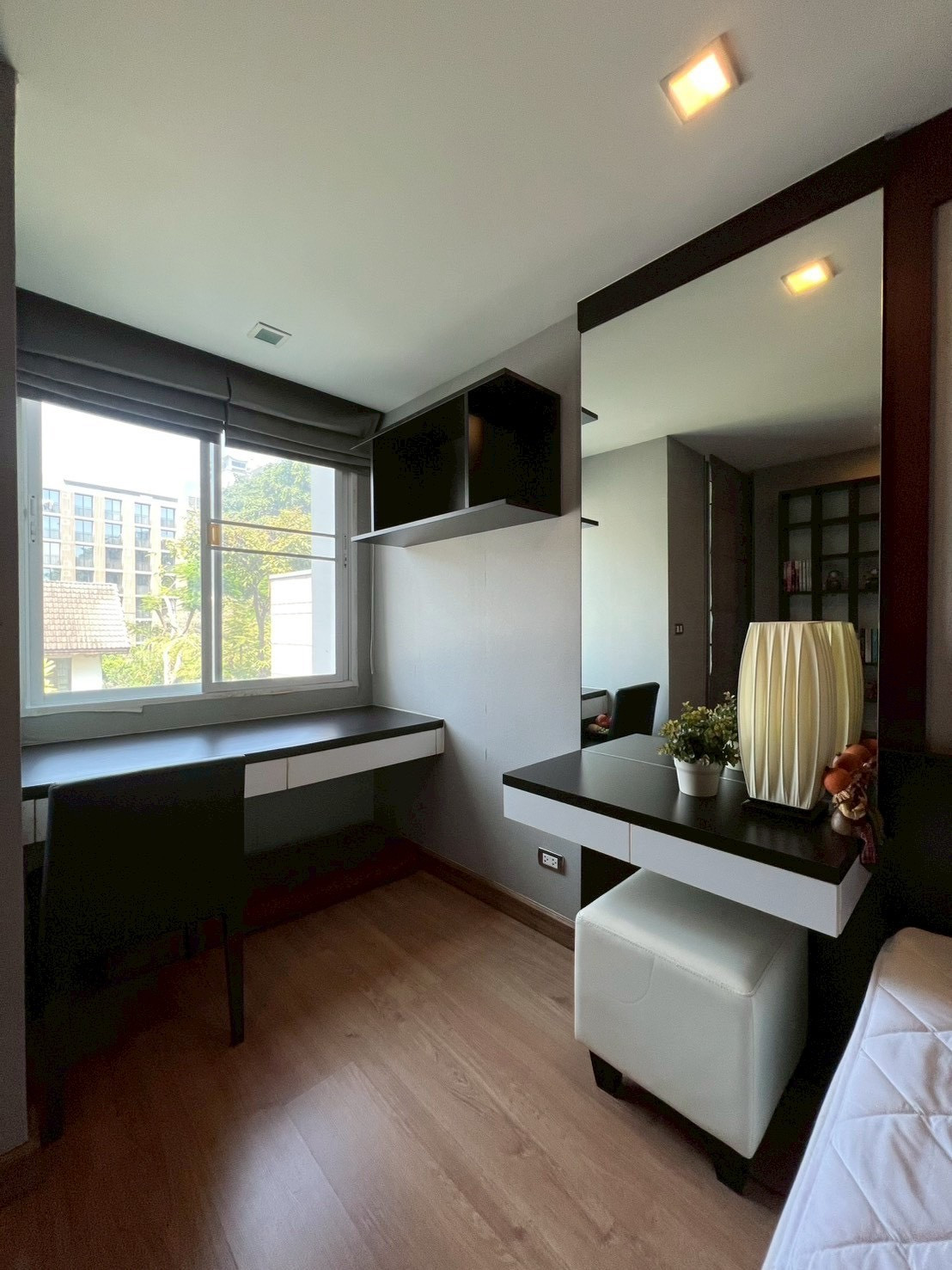 ขายคอนโด low rise ทำเลใจกลางเมือง เดินทางสะดวก ใกล้ทั้ง Gateway Ekkamai และ บีทีเอสเอกมัย – รูปที่ 2