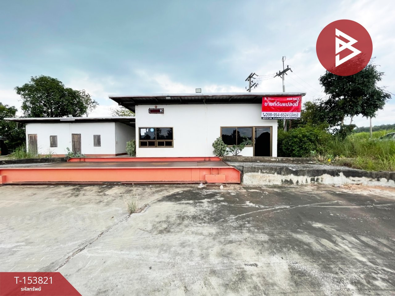 Land for sale with buildings, area 4 rai, Manjakiri District, Khon Kaen Province, good location near the road 2013.