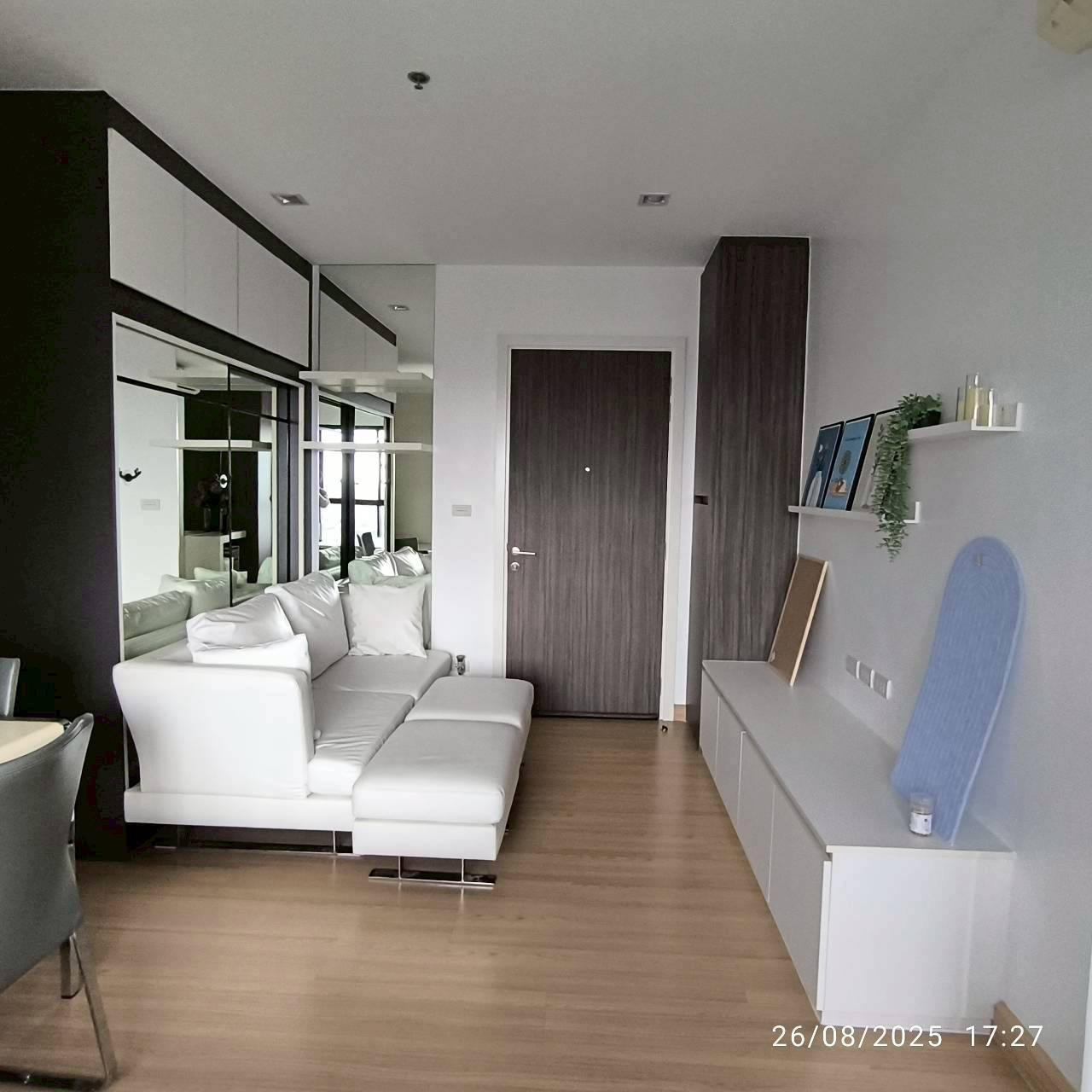 📍✨ Urbano Absolute Sathon-Taksin | For Rent 🏡✨ Modern condominium in the Sathon–Taksin area, offering convenient city living with easy access to BTS, shopping malls, restaurants, and lifestyle destinations. 🌆🚇