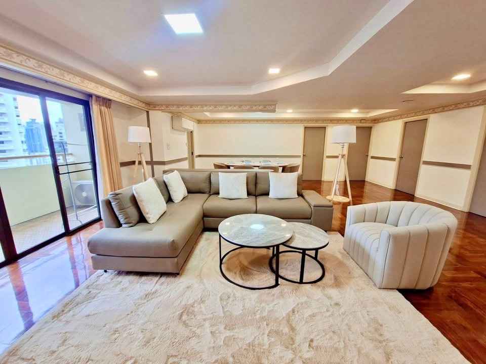 Pet friendly Penthouse 280 Sqm. near BTS Promphong Pet friendly Penthouse 280 Sqm. near BTS Promphong