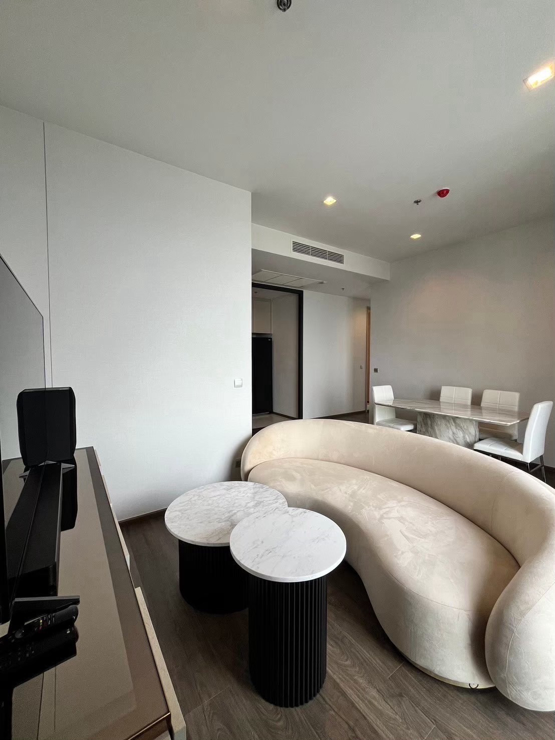 VIEW CHANGER! 2 bedrooms, 2 bathrooms, 40+ floor, high landmark view in the heart of Siam-Ratchathewi, just 300m from BTS Ratchathewi, starting at only 53k! / HIGH FLOOR 40th+ PANORAMIC VIEW! 2 Beds 2 Baths 69 sq.m. Super Prime Siam-Ratchathewi, 3 Mins to VIEW CHANGER! 2 bedrooms, 2 bathrooms, 40+ floor, high landmark view in the heart of Siam-Ratchathewi, just 300m from BTS Ratchathewi, starting at only 53k! / HIGH FLOOR 40th+ PANORAMIC VIEW! 2 Beds 2 Baths 69 sq.m. Super Prime Siam-Ratchathewi, 3 Mins to