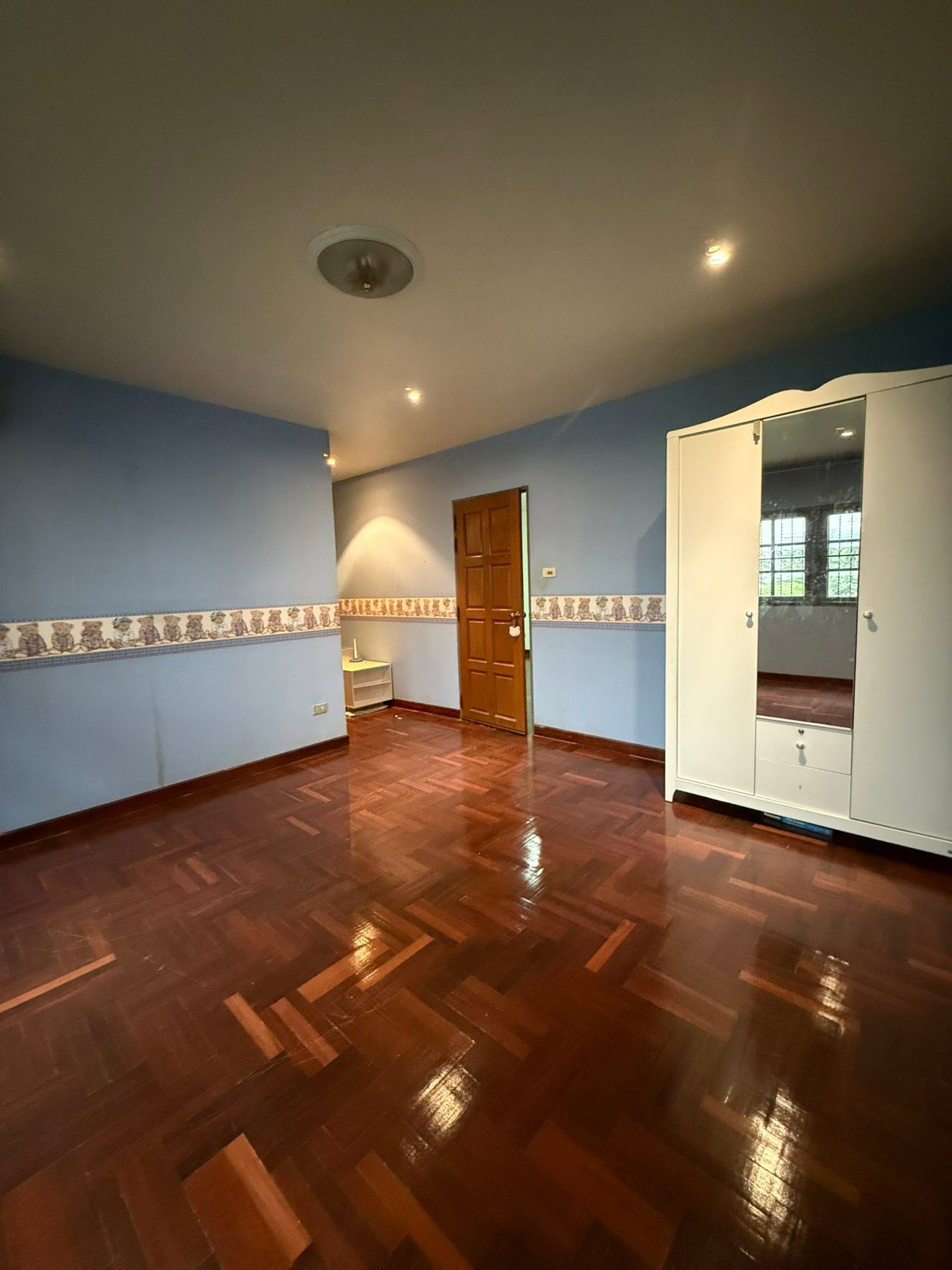 3-story townhouse for sale, Sriwara Town in Town, Soi 8/2, 32.5 sq m, 4 bedrooms, 5 bathrooms, parking for 2 cars. – รูปที่ 3