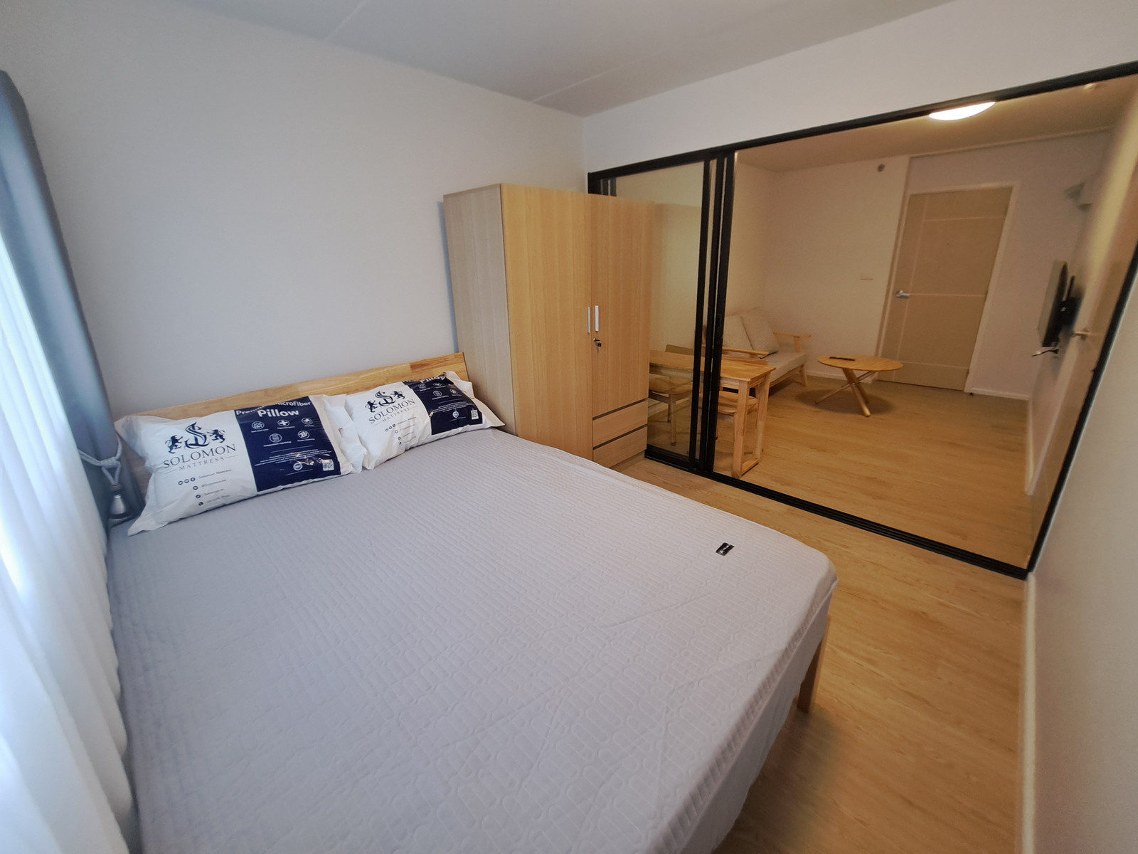 8,000/month Mori, 11th floor, private, no opposite room, compact size, separate large kitchen. Furniture and common fees included.