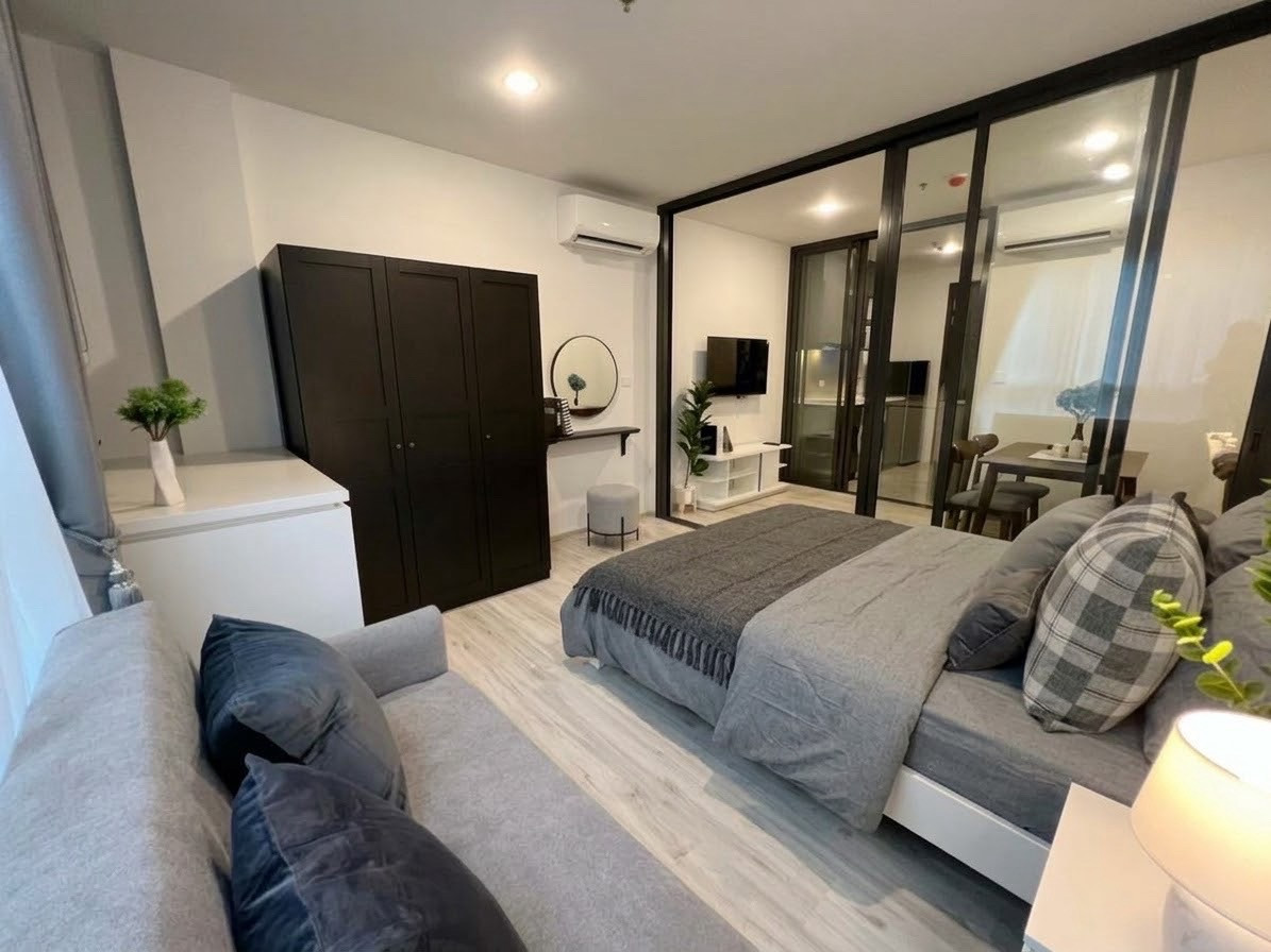 XT Huai Khwang, condo next to BTS, corner room, garden view, peaceful, ready to move in. XT Huai Khwang, condo next to BTS, corner room, garden view, peaceful, ready to move in.