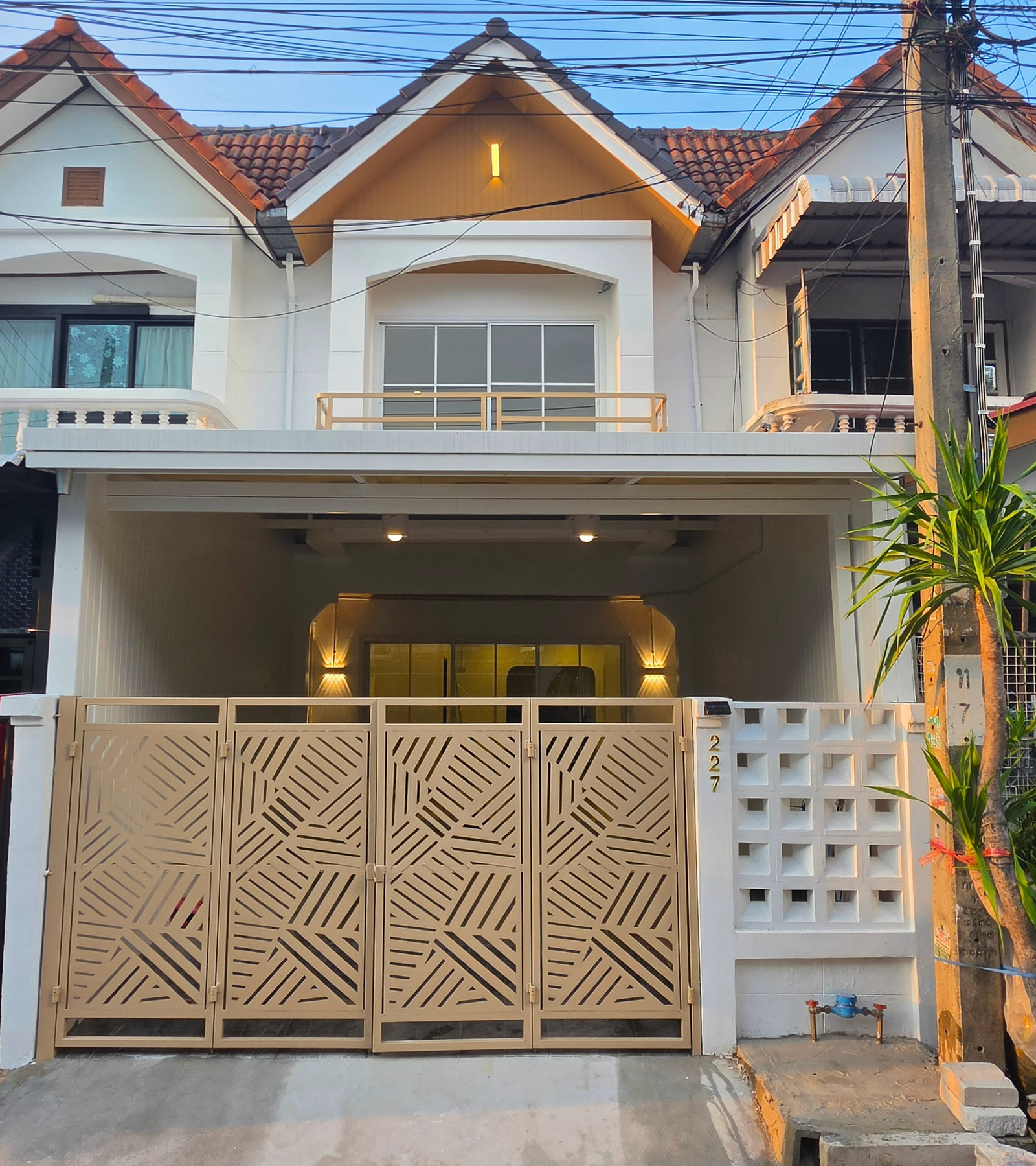 Renovate the entire system, only 1.99 million baht, Setthakit 39/along Khlong Thawi. Only 500 meters from Ratchawinit Bangkhae Pankham School. ✅️ No common fees