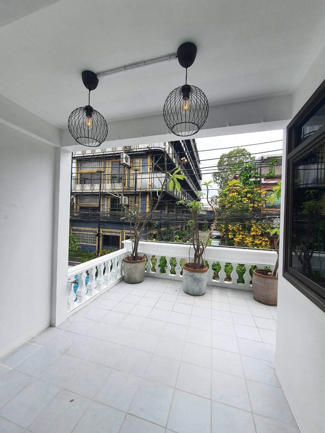 🏡 Townhome for rent, Sukhumvit 68, 3 bedrooms, 2 bathrooms, near BTS Udomsuk✨ City location, convenient travel, close to the BTS and expressway. #Can raise animals 💰 Rent only 35,000 baht/month – รูปที่ 2