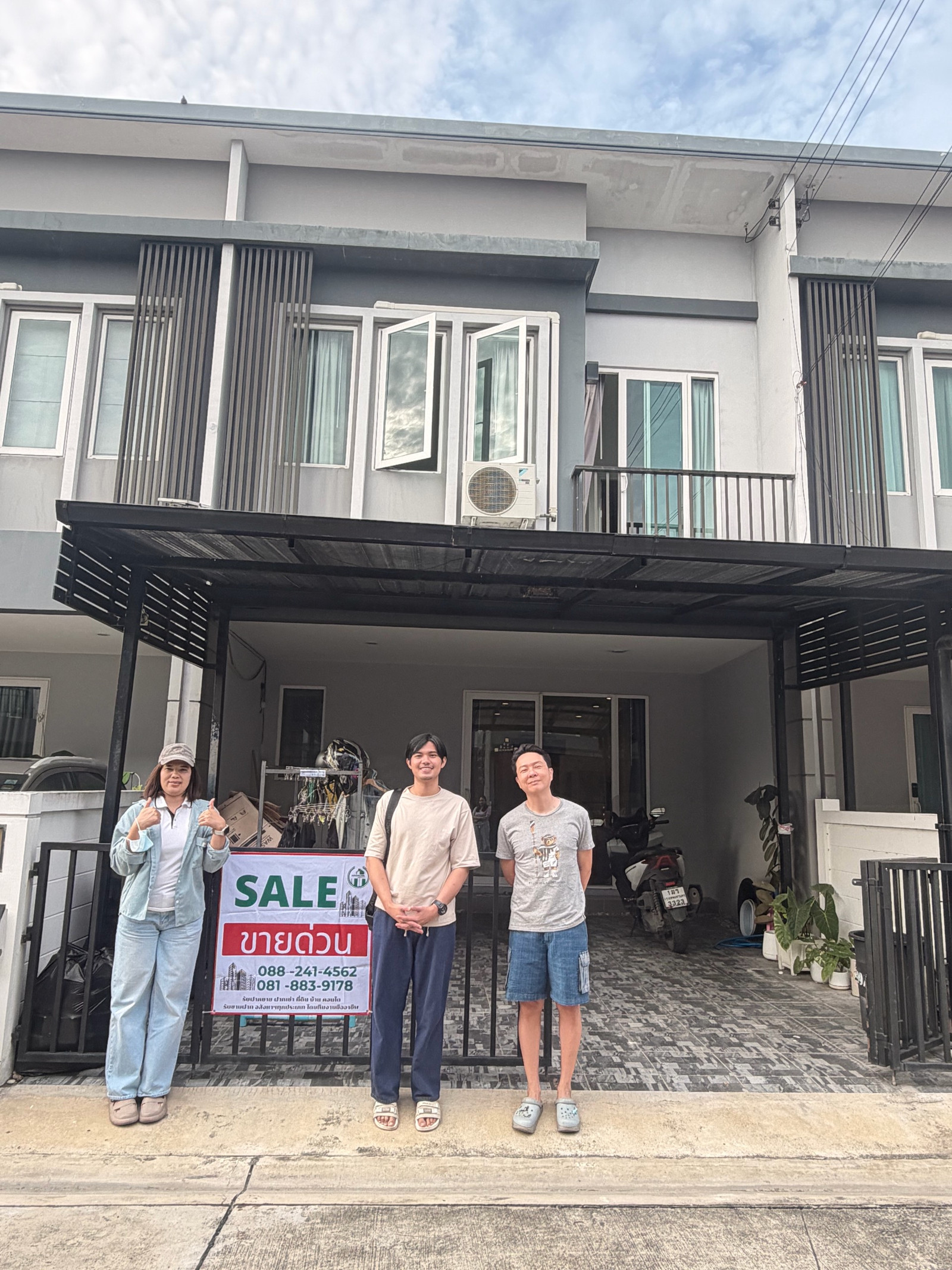 ชวนชื่น ทาวน์ แก้วอินทร์–บางใหญ2.95 ล้าน ลดเหลือ 2.85 ล้าน 21.4 ตร.ว. 4 นอน 3 น้ำ ที่จอดรถ 2 คัน หลังคาโรงจอดรถ ต่อเติมครัวหลังบ้าน แอร์ 5 ตัวพร้อมบิวท์อิน ใกล้ Central Westgate, IKEA บางใหญ่, Big C บางใหญ่, Plus Mall, ตลาดบางใหญ่, โรงเรียนอนุบาลเด่นหล้า