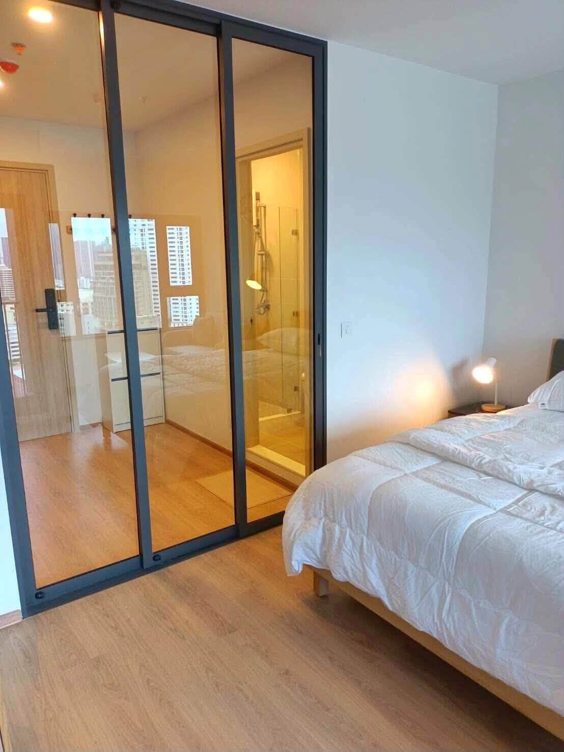 🟢 Luxurious High-Rise Condominium for rent, Life Rama 4 - Asoke (Life Rama 4 - Asoke), high floor, fully decorated with furniture and a complete set of electrical appliances. – รูปที่ 3