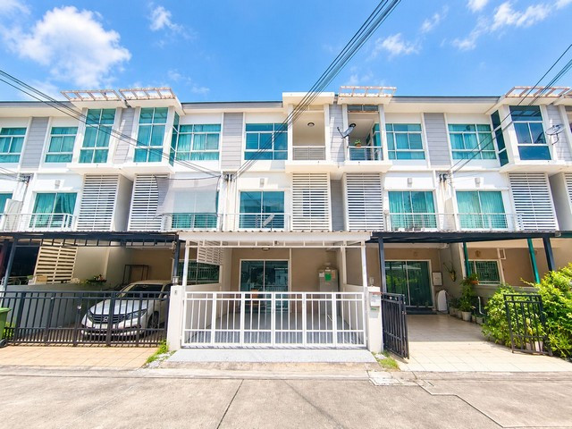 🏡 For Rent - Fully Furnished 3-Storey Townhome, Ready to Move In! Convenient Location Near Stamford University & Suvarnabhumi Airport 📍 Metro Rama 9 Project (Prawet)