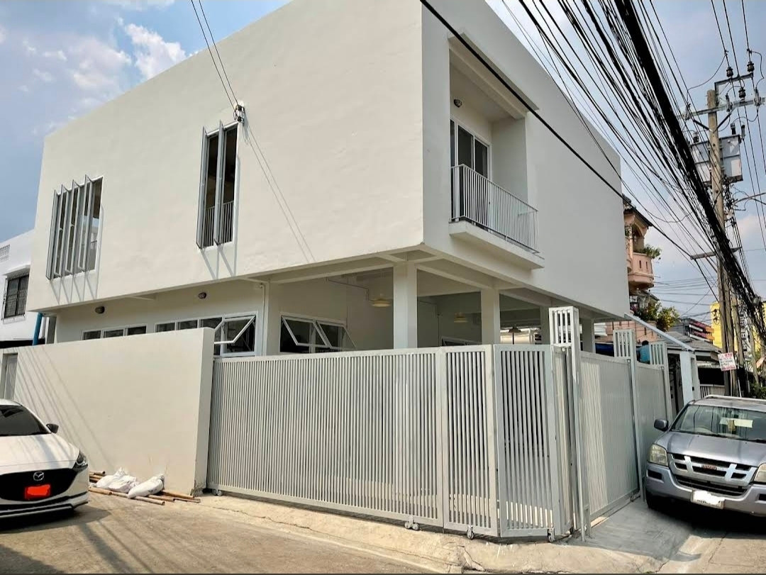 ให้เช่า บ้านเดี่ยว หลังมุม ย่านสุทธิสาร - ห้วยขวาง ใกล้ MRTสุทธิสาร ประมาน 700 ม. ใกล้ The Street ,บุญถาวร ,Home pro เข้า - ออก เชื่อม ซอย 20 มิถุนา ซอยรัชดา 18 ได้ ใกล้ชุมชนหาของกินง่าย เหมาะพักอาศัย ,ทำ Home office หรือร้านคาเฟ่ ให้เช่า บ้านเดี่ยว หลังมุม ย่านสุทธิสาร - ห้วยขวาง ใกล้ MRTสุทธิสาร ประมาน 700 ม. ใกล้ The Street ,บุญถาวร ,Home pro เข้า - ออก เชื่อม ซอย 20 มิถุนา ซอยรัชดา 18 ได้ ใกล้ชุมชนหาของกินง่าย เหมาะพักอาศัย ,ทำ Home office หรือร้านคาเฟ่