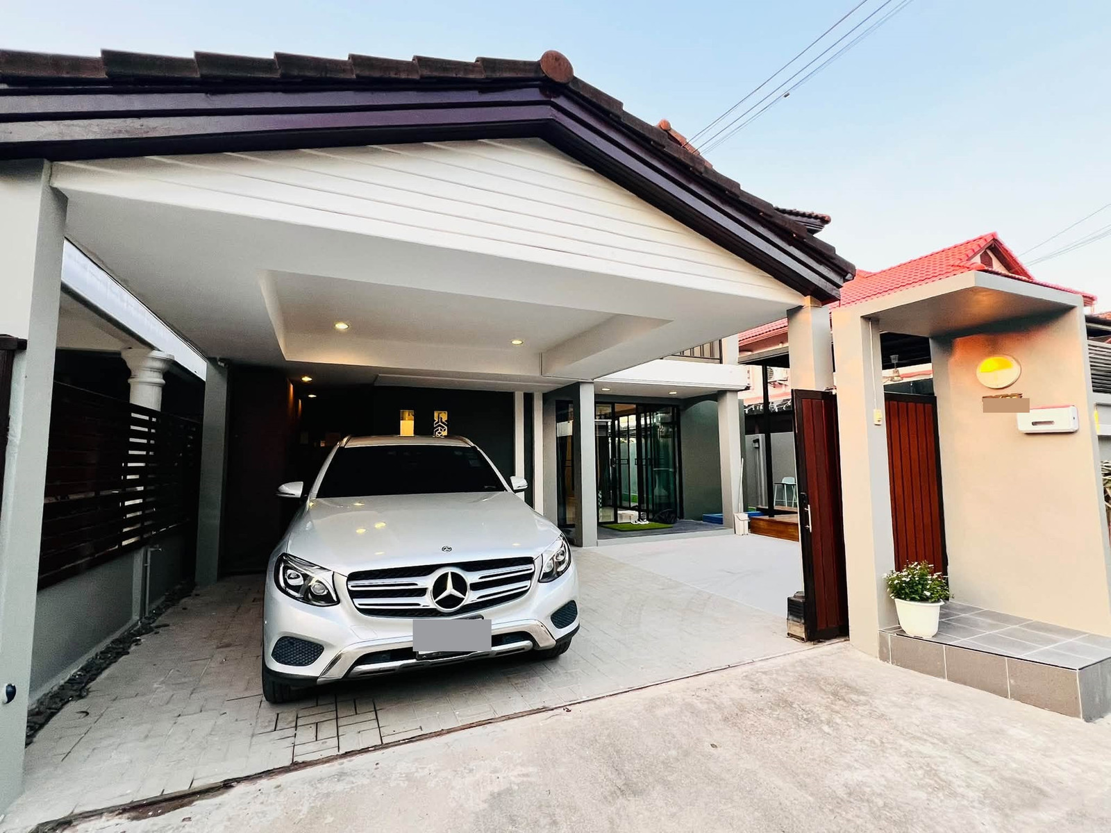 ให้เช่า บ้านเดี่ยว 2 ชั้น 70 ตรว.สวยๆ หลังบ้านติดทะเลสาป บรรยากาศสุดยอด อยู่ใกล้ตลาดนัดเลียบทางด่วนเอกมัย-รามอินทรา – รูปที่ 2