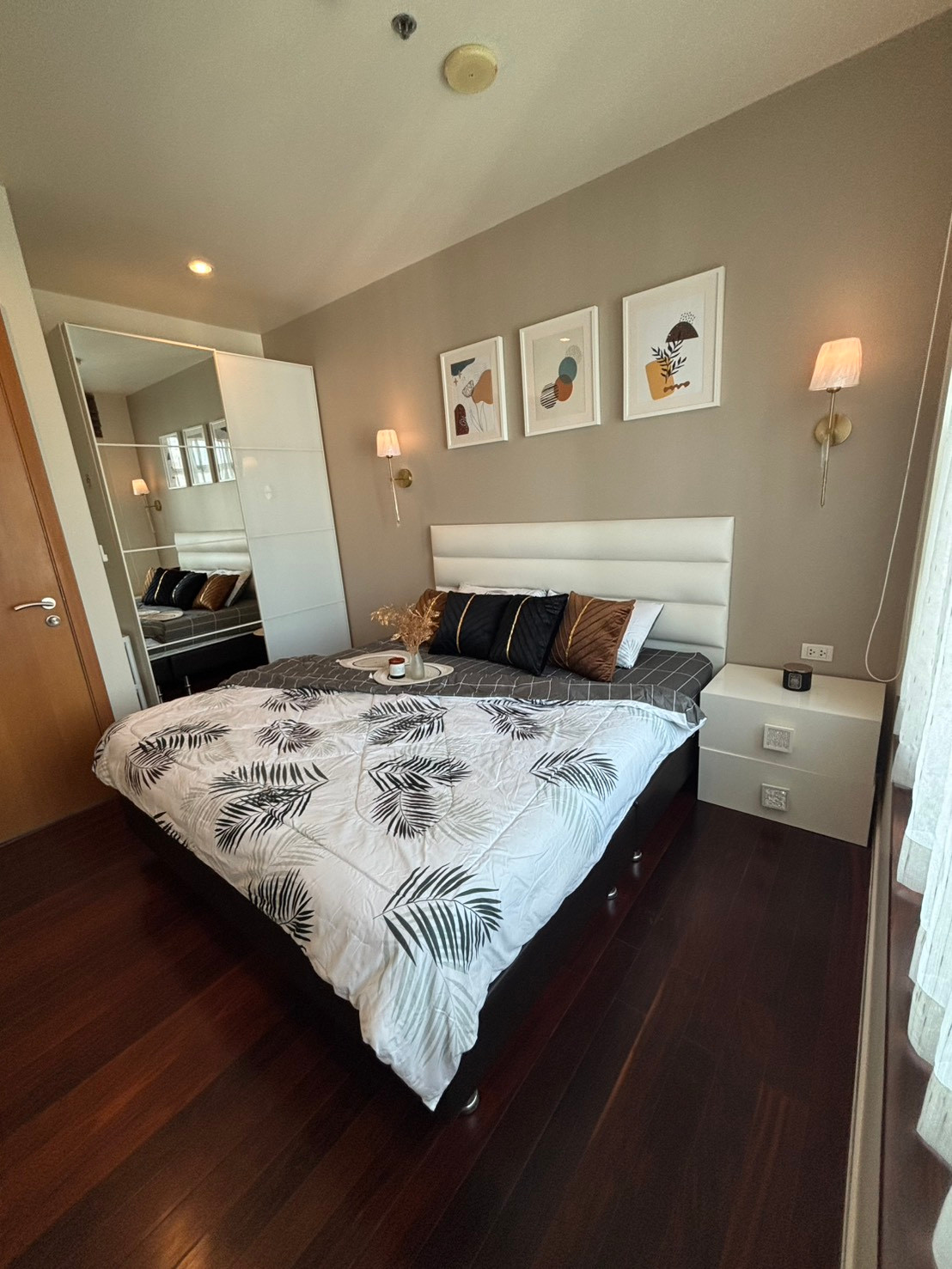 P-49684 ให้เช่า Circle Condominium (เซอร์เคิล คอนโดมิเนียม) | 1 ห้องนอน 1 ห้องน้ำ | 39 ตร.ม. | ชั้น 32 อาคาร 2 | วิวเมือง | เฟอร์นิเจอร์ครบ | 19,500  บาท/เดือน | Line Id: @easythaihome | 085-592-2897