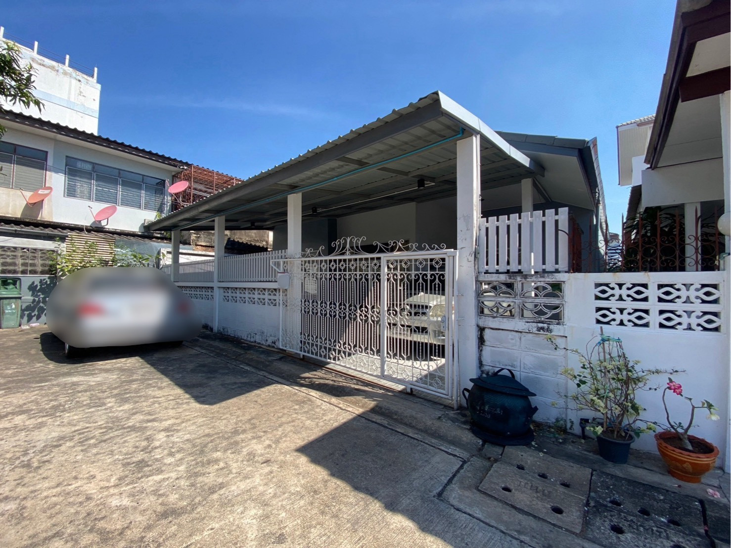 House for rent near the BTS House for rent Lat Phrao Near Jokkongprab-Chokchai4 Single house 54 sq m. 3 bedrooms, 2 bathrooms, 3 air conditioners, corner house.