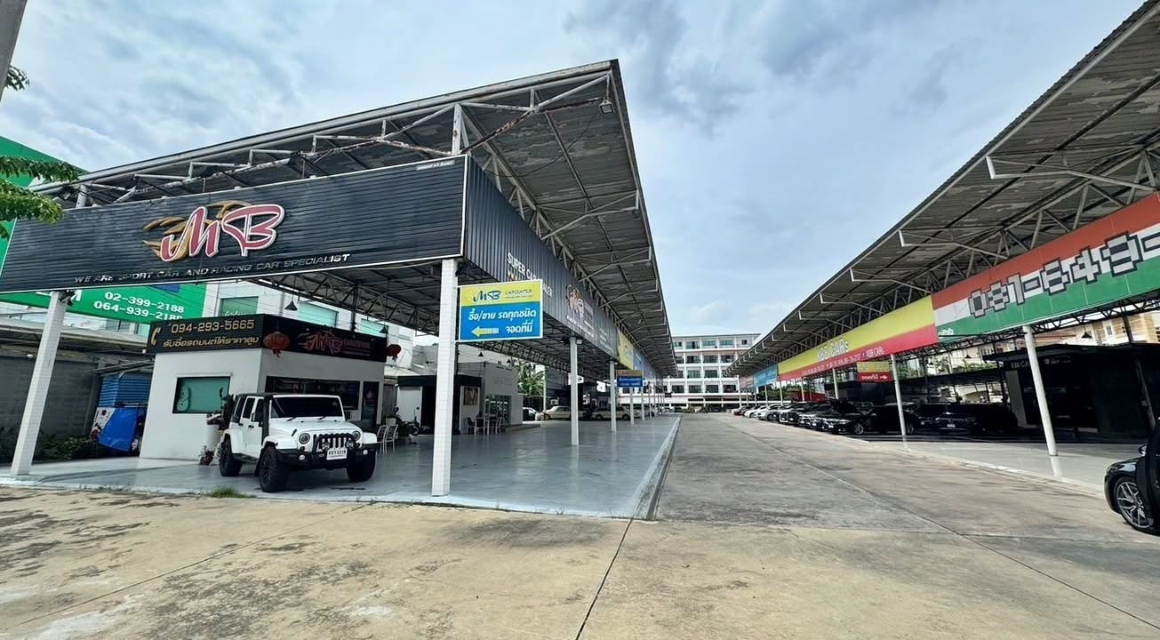 Car tent for rent with office at the entrance of Lasalle Soi 53, area 200-350 sq m, with air conditioner, bathroom inside.
