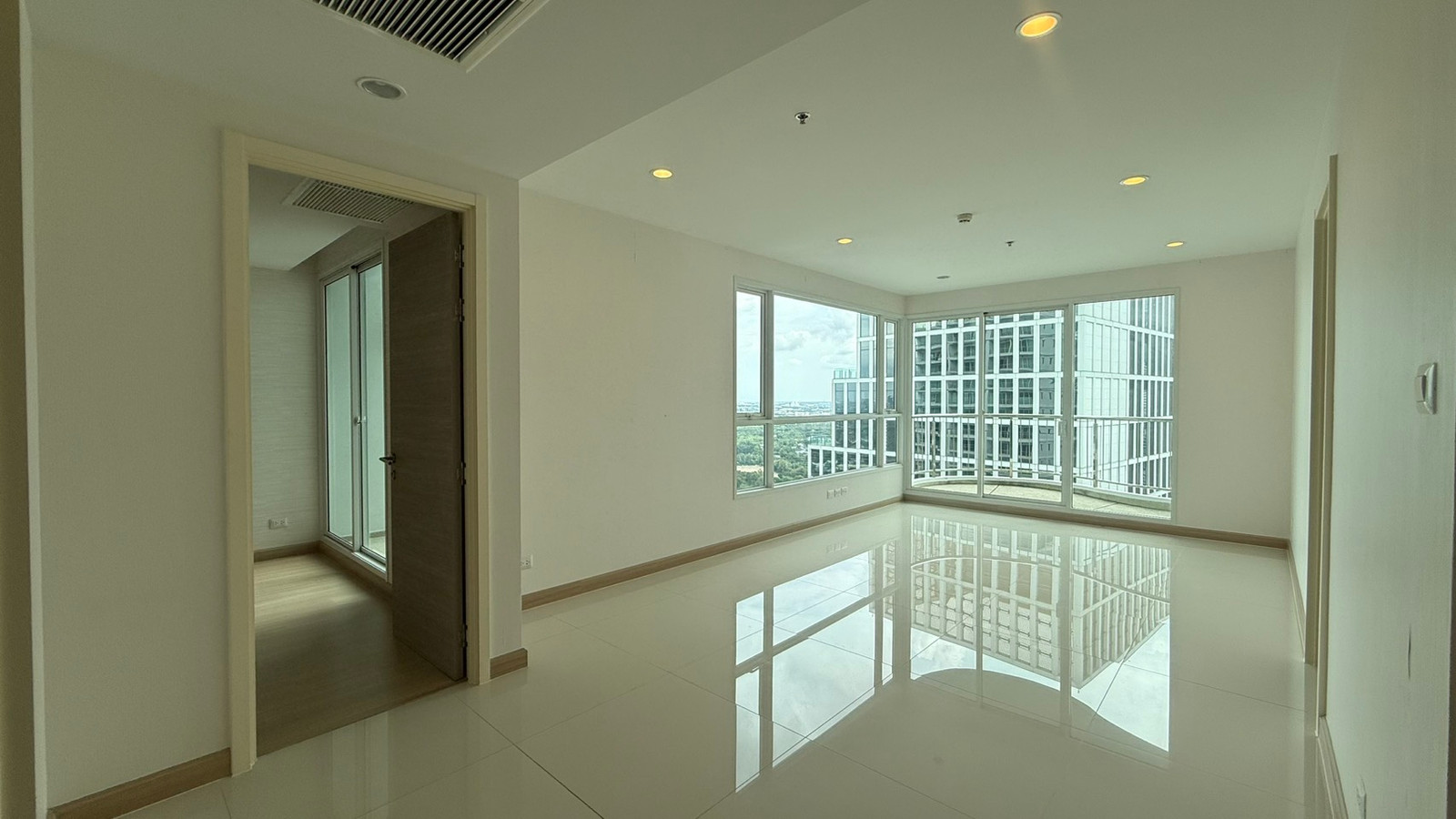 For Rent 2 bed Supalai Riva Grande, area 111 sq.m., many rooms to choose from. For Rent 2 bed Supalai Riva Grande, area 111 sq.m., many rooms to choose from.