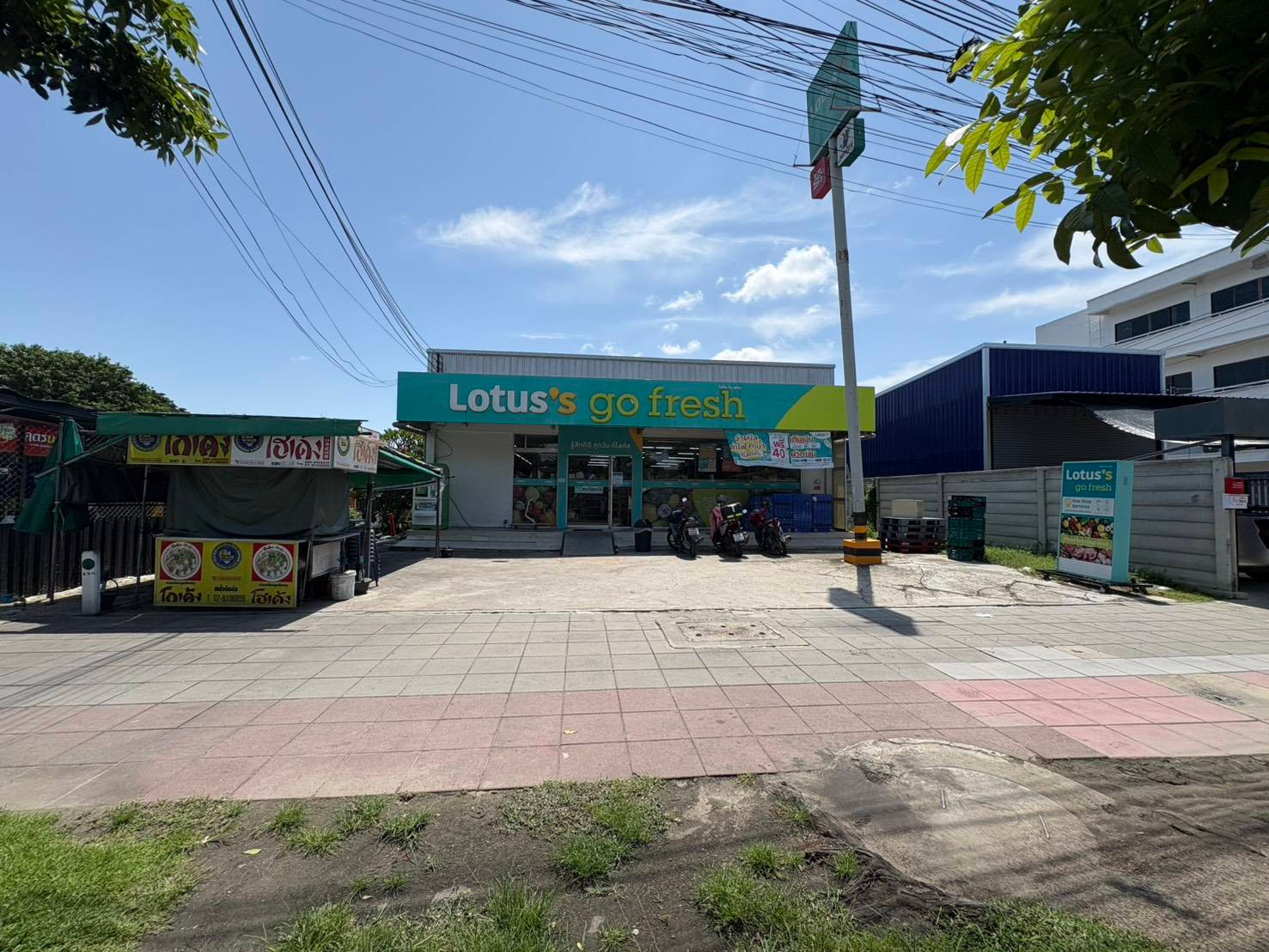 [ให้เช่า]ที่ดินเปล่าถมแล้ว 166 ตร.ว. ติดริมถนนพุทธมณฑลสาย 2 ทำเลทองสำหรับทำธุรกิจ (ใกล้ตลาดสาย2) จอดรถได้ เดิมเป็น Lotus's go fresh สาขาตลาดสาย2