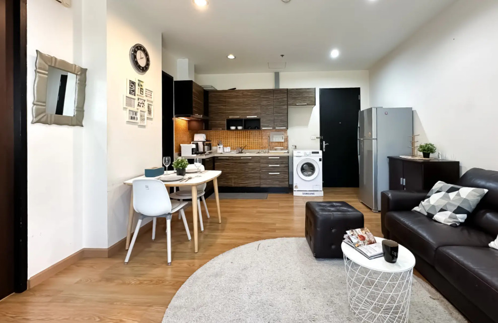 Condo for rent, Ratchathewi, 50 sq m, fully furnished. Complete with work space and common areas.