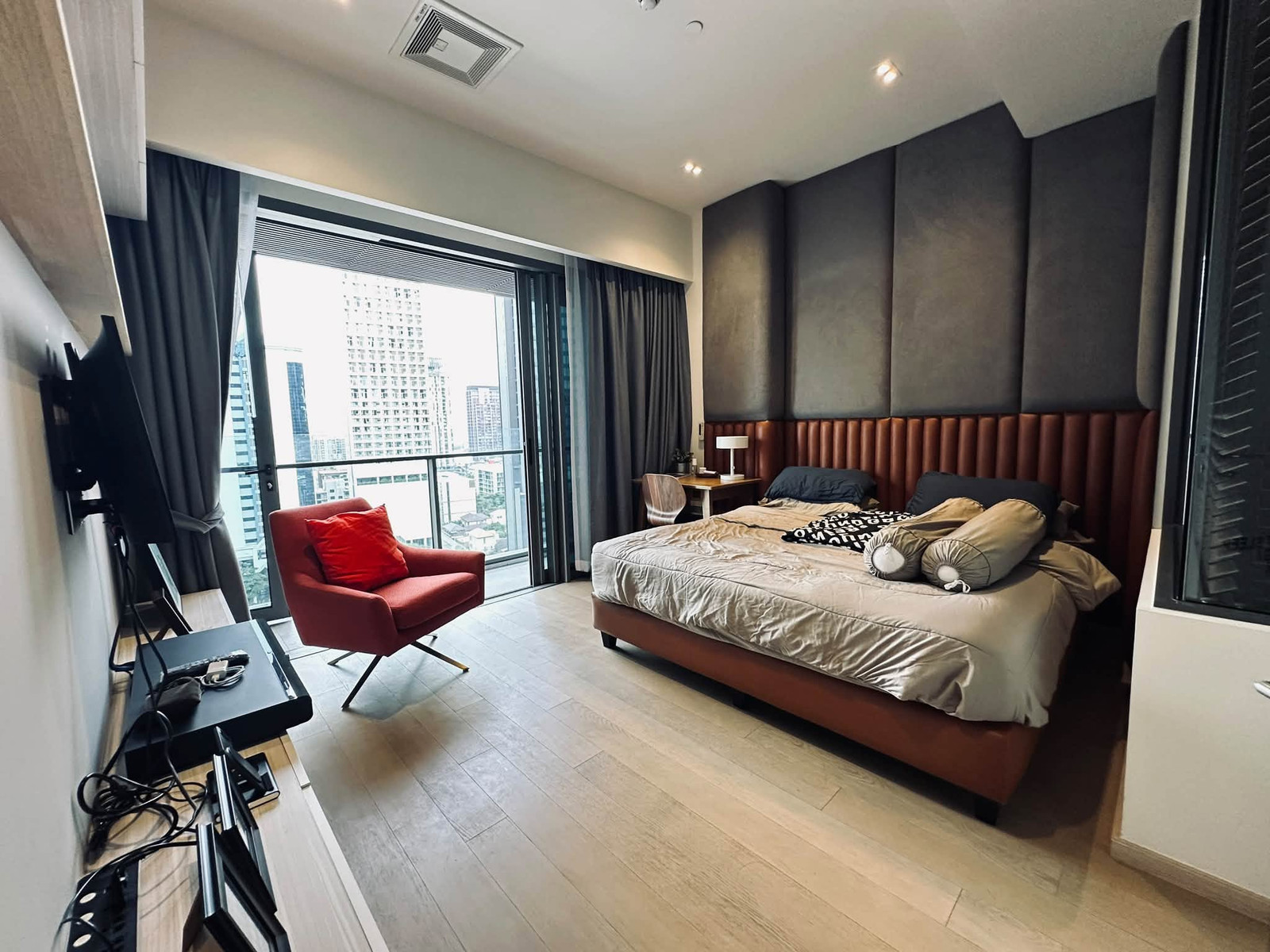 ขายคอนโด The Strand Thonglor - 1 ห้องนอน 1 ห้องน้ำ - 54 ตร.ม. - ขาย 19,500,000 บาท [JZs2610010]