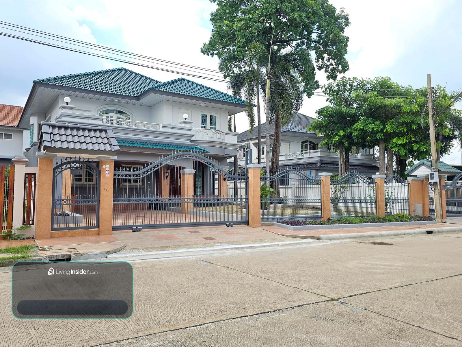 🟢 For sale/rent, large 2-story detached house, Suan Dok Mai Village project. Soi Borommaratchachonnani 105, the front of the house is southeast.