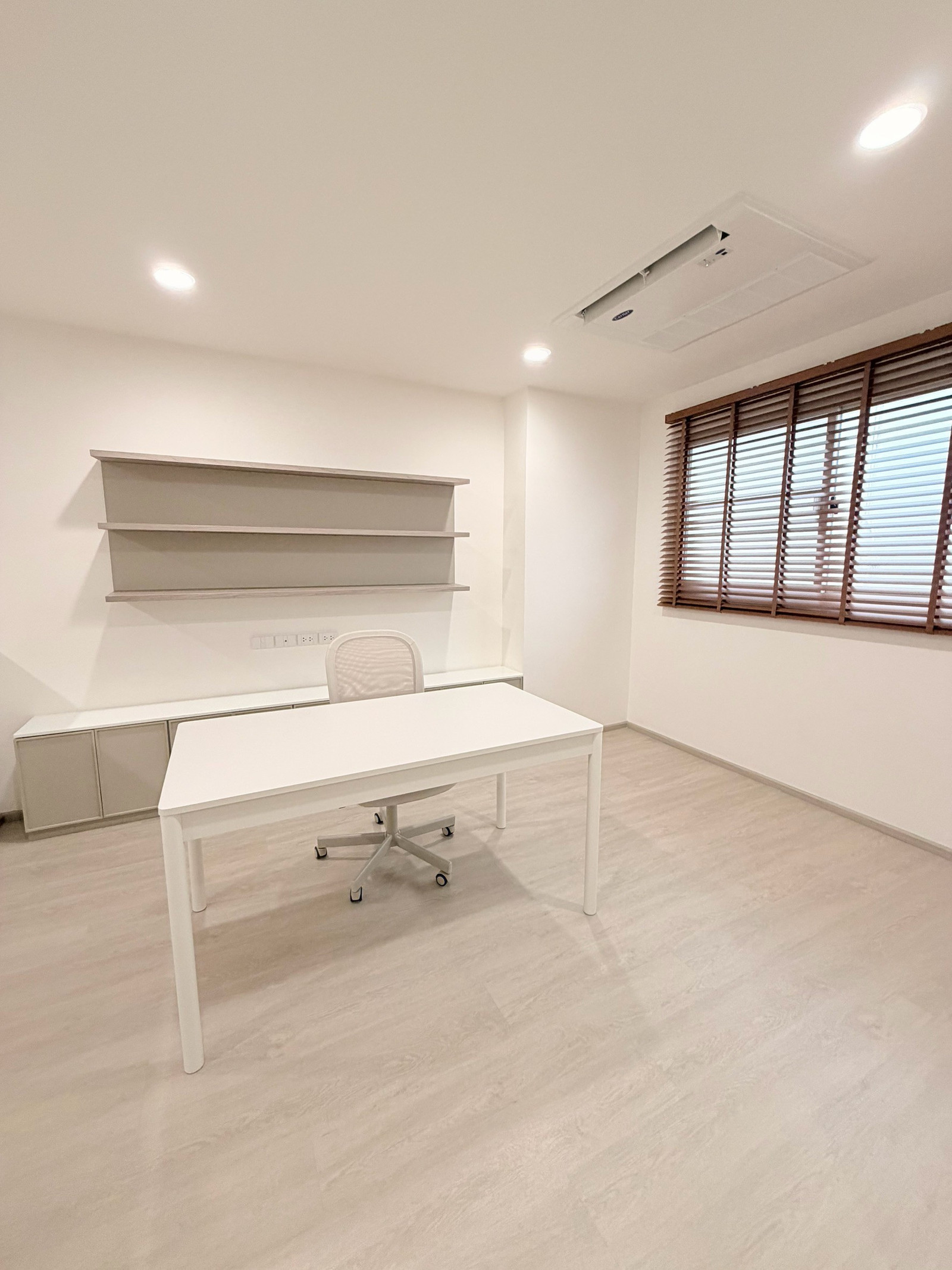 🟢 Townhome for rent, 3 floors, Double Volume design, Nue Verse Krungthep Kreetha project, new condition, fully decorated with furniture and electrical appliances. – รูปที่ 4
