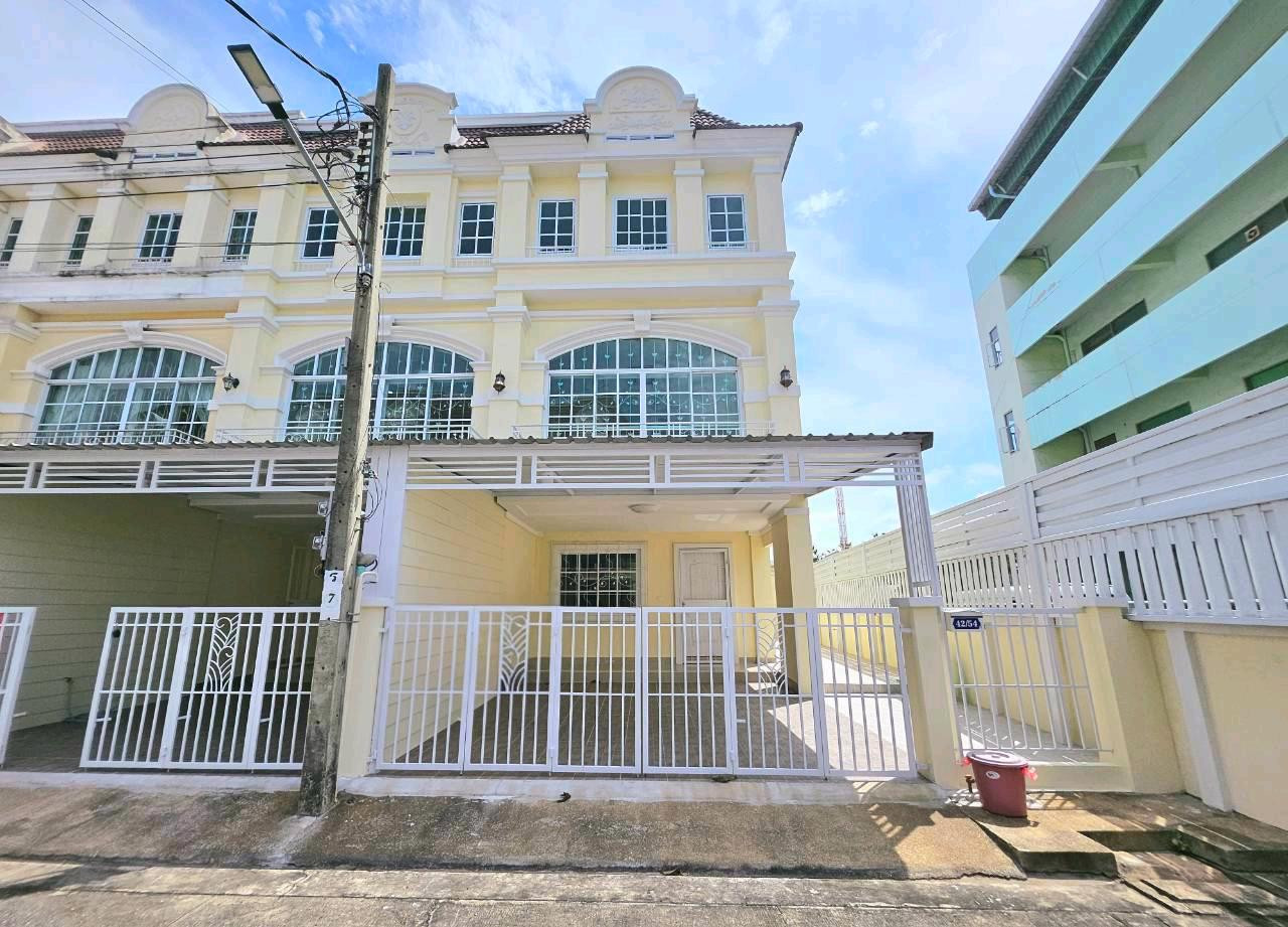 🏡ขาย ทาวน์เฮ้าส์หลังมุม 3 ชั้น พาร์คราชาวดี พระราม 2 ซอย 3 รีโนเวทใหม่ พร้อมอยู่