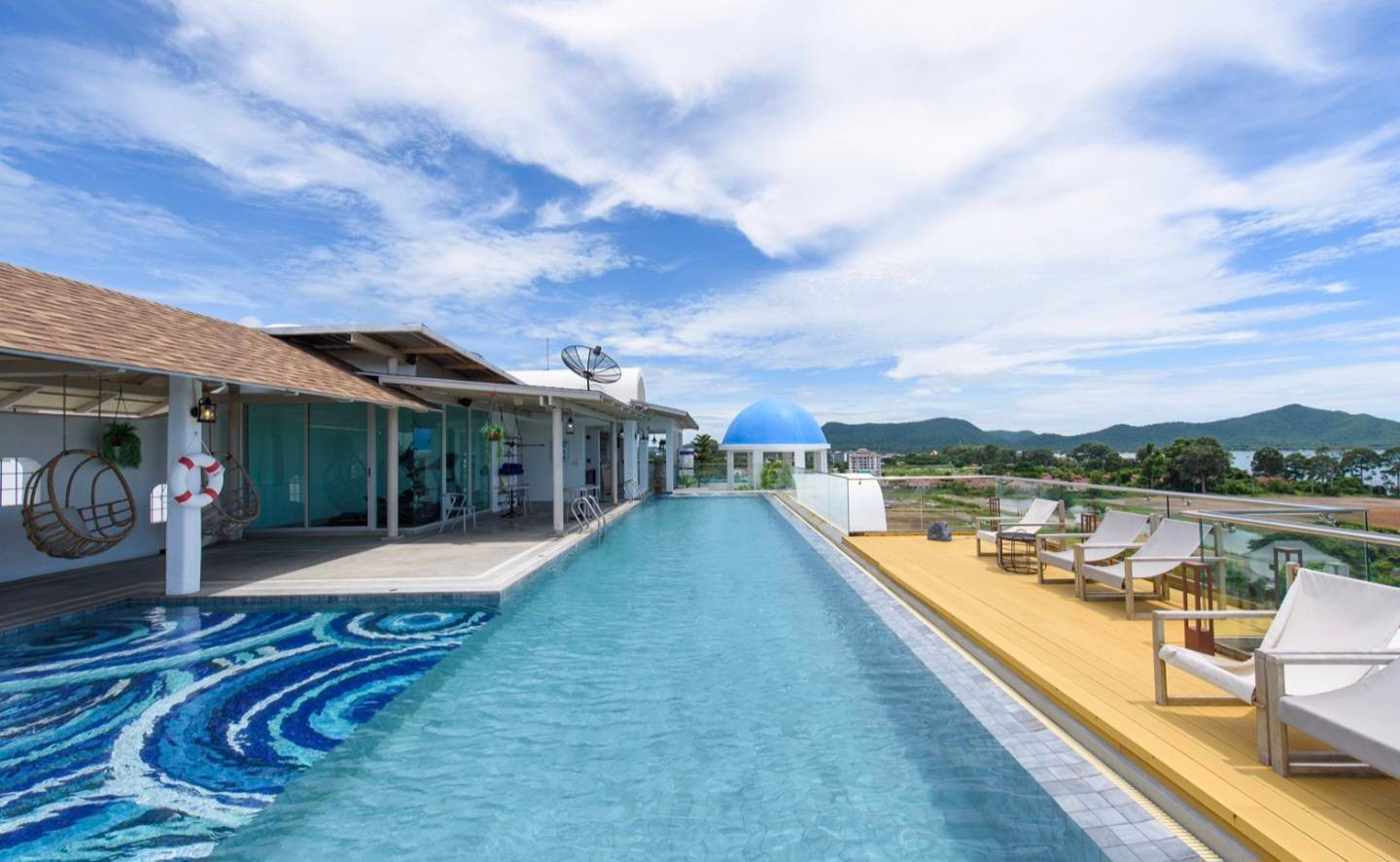 Luxury hotel for sale, Pattaya Bang Saray, still open for service. With a complete team You can do business now. Selling for a very cheap price. Luxury hotel for sale, Pattaya Bang Saray, still open for service. With a complete team You can do business now. Selling for a very cheap price.