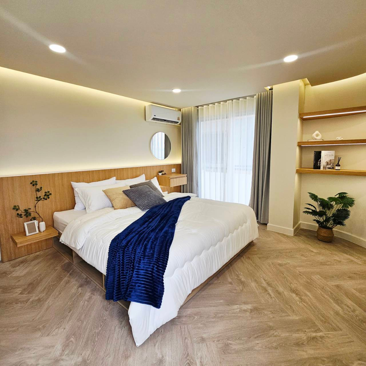 Condo for sale, The Waterford Park Rama 4, size 68 sq m, 2 bedrooms, newly renovated, water curve view, 7th floor, near BTS Phra Khanong.