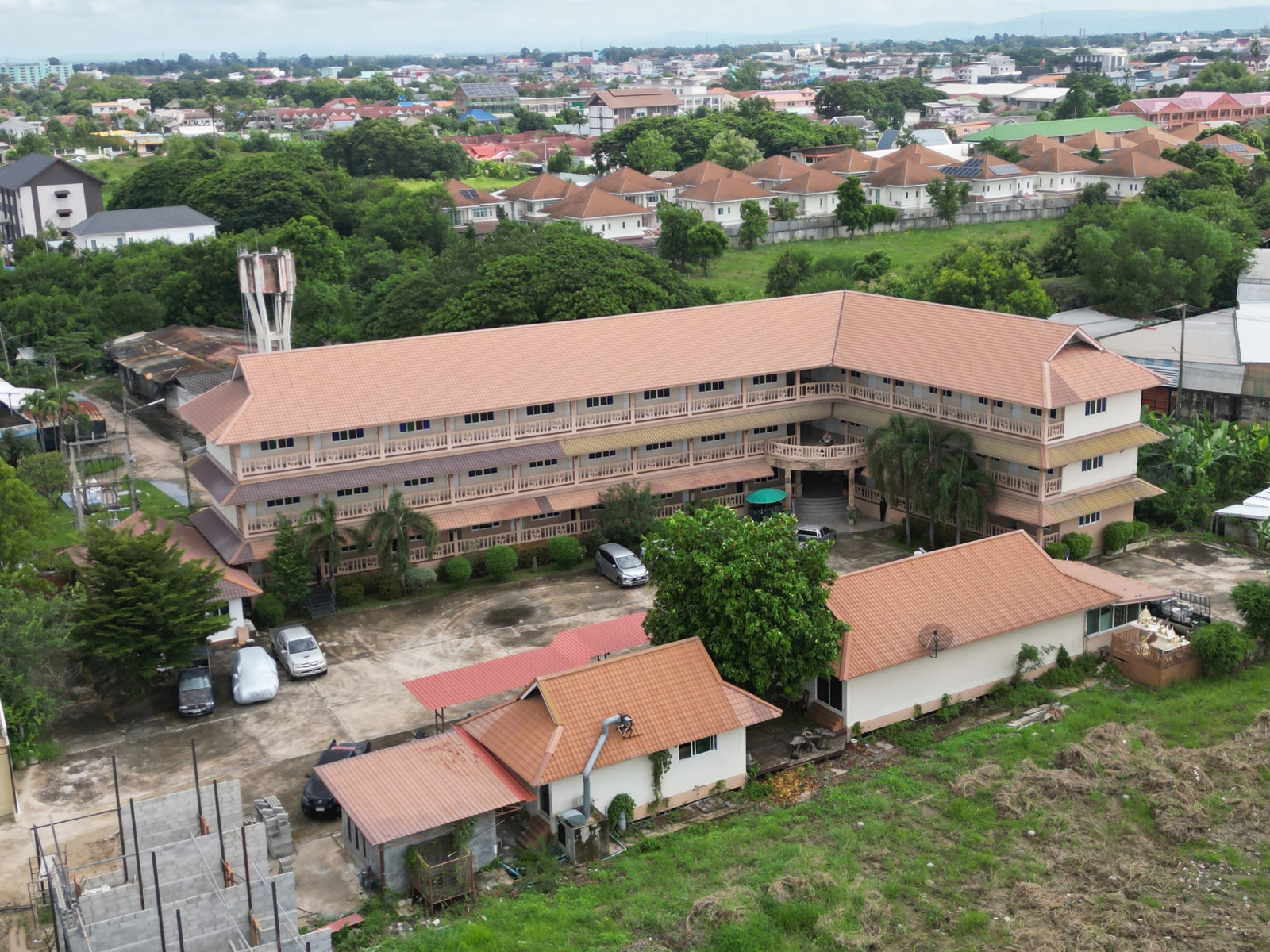 Land with building for 45 apartments, area over 2 rai, location Ban Khlong - Chaung Intersection, Phitsanulok.