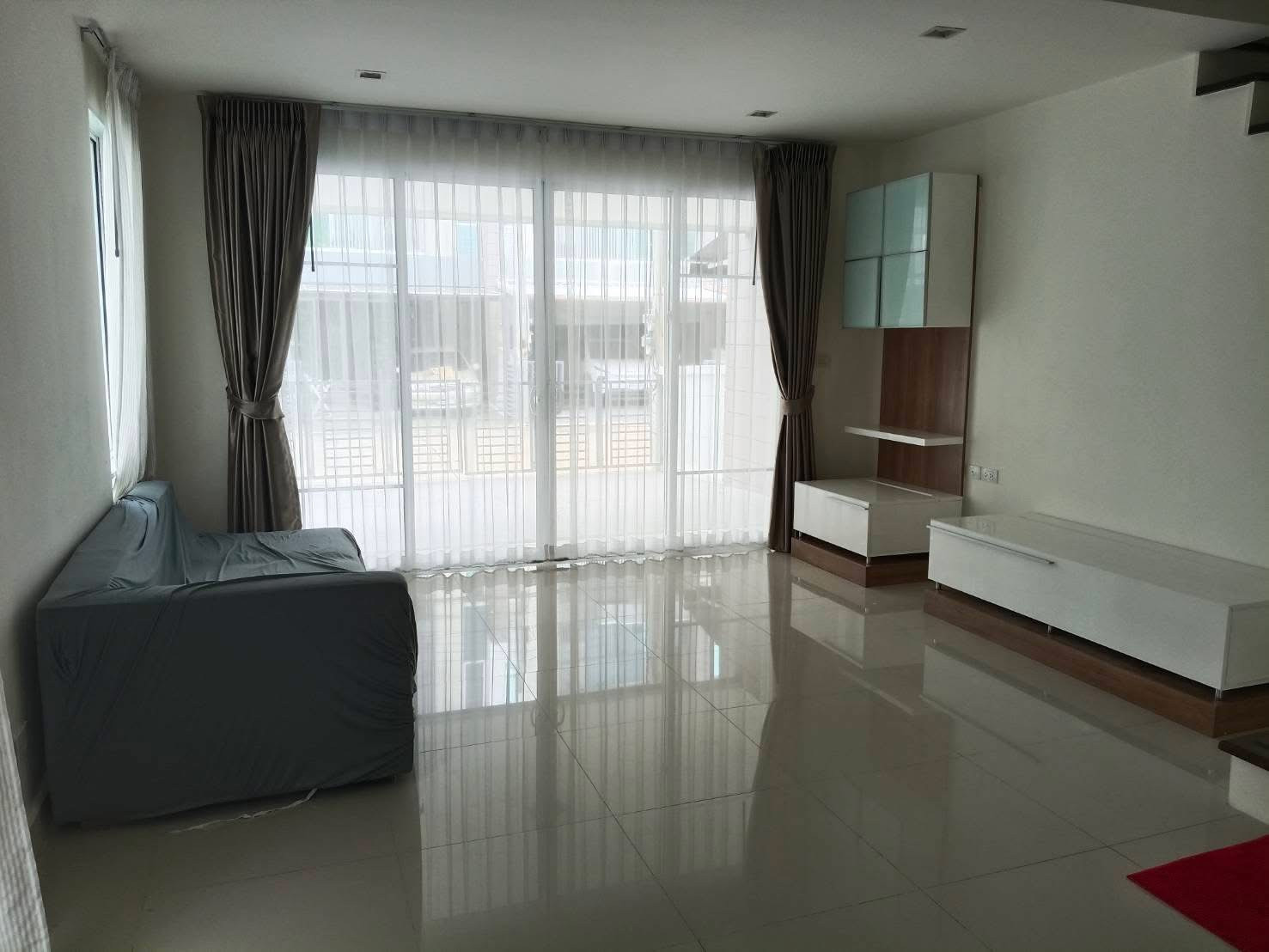 M1833 ให้เช่า ทาวน์โฮม 3 ชั้น Town Avenue ศรีนครินทร์ ซอยอ่อนนุช 68  – รูปที่ 2