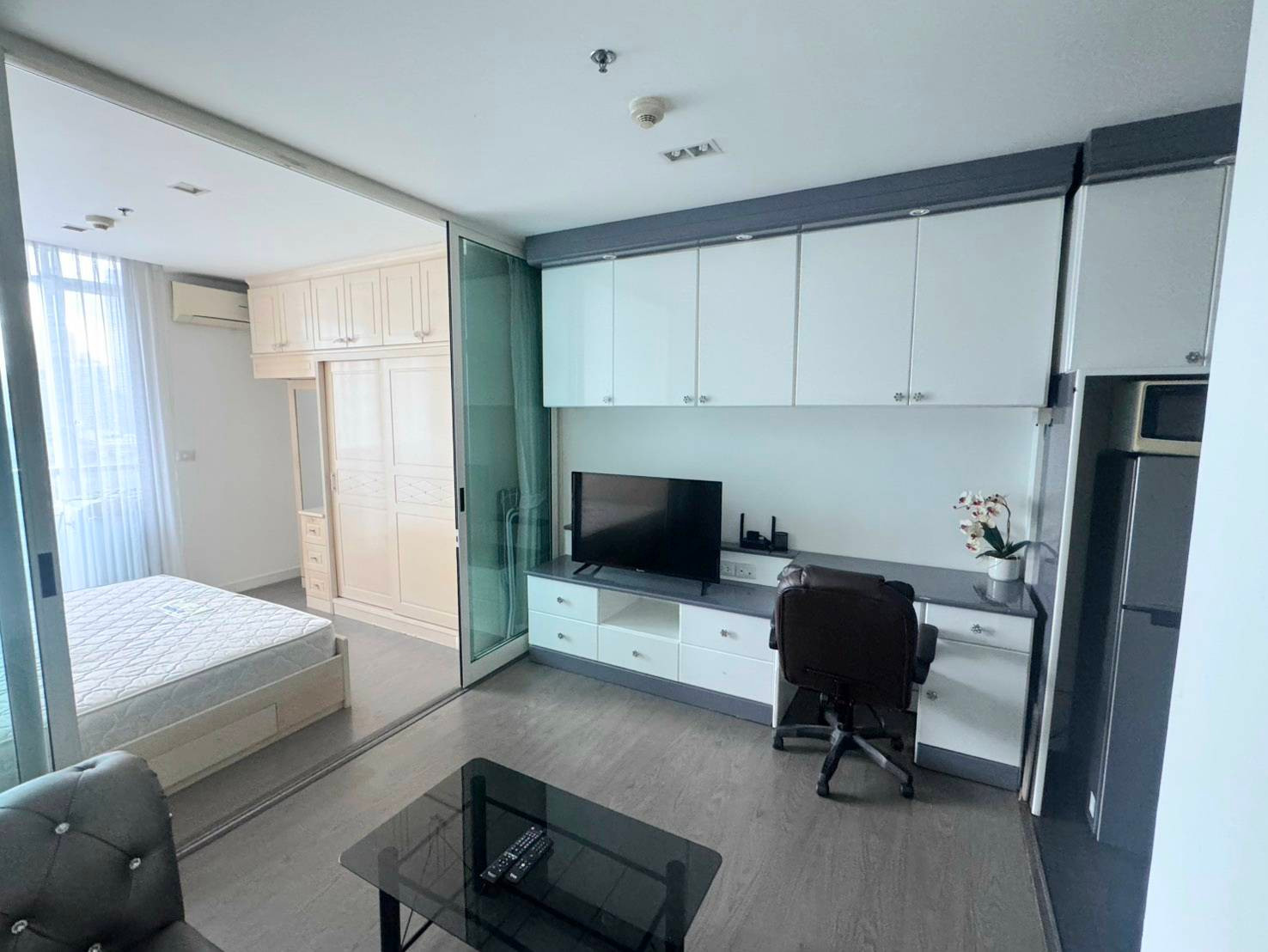 For rent, A space ID Asoke-Ratchada, 1 bedroom, with automatic parking, near SWU Prasarnmit, just 1 MRT Rama 9 station. For rent, A space ID Asoke-Ratchada, 1 bedroom, with automatic parking, near SWU Prasarnmit, just 1 MRT Rama 9 station.