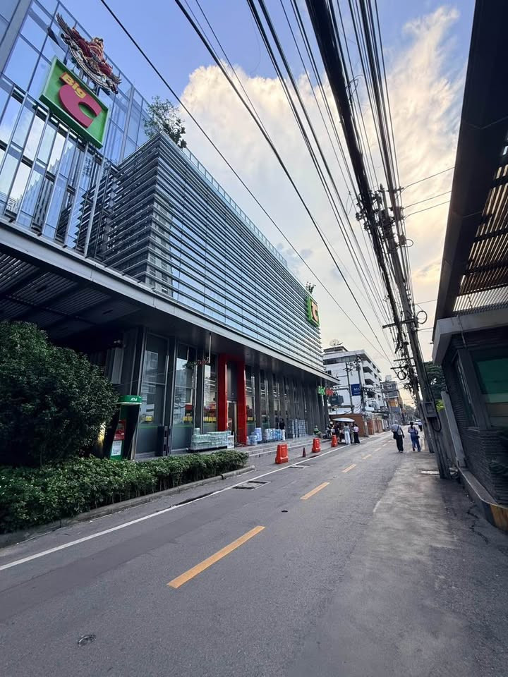 ให้เช่าคอนโด Zenith Place Sukhumvit 42 | ใกล้ BTS เอกมัย